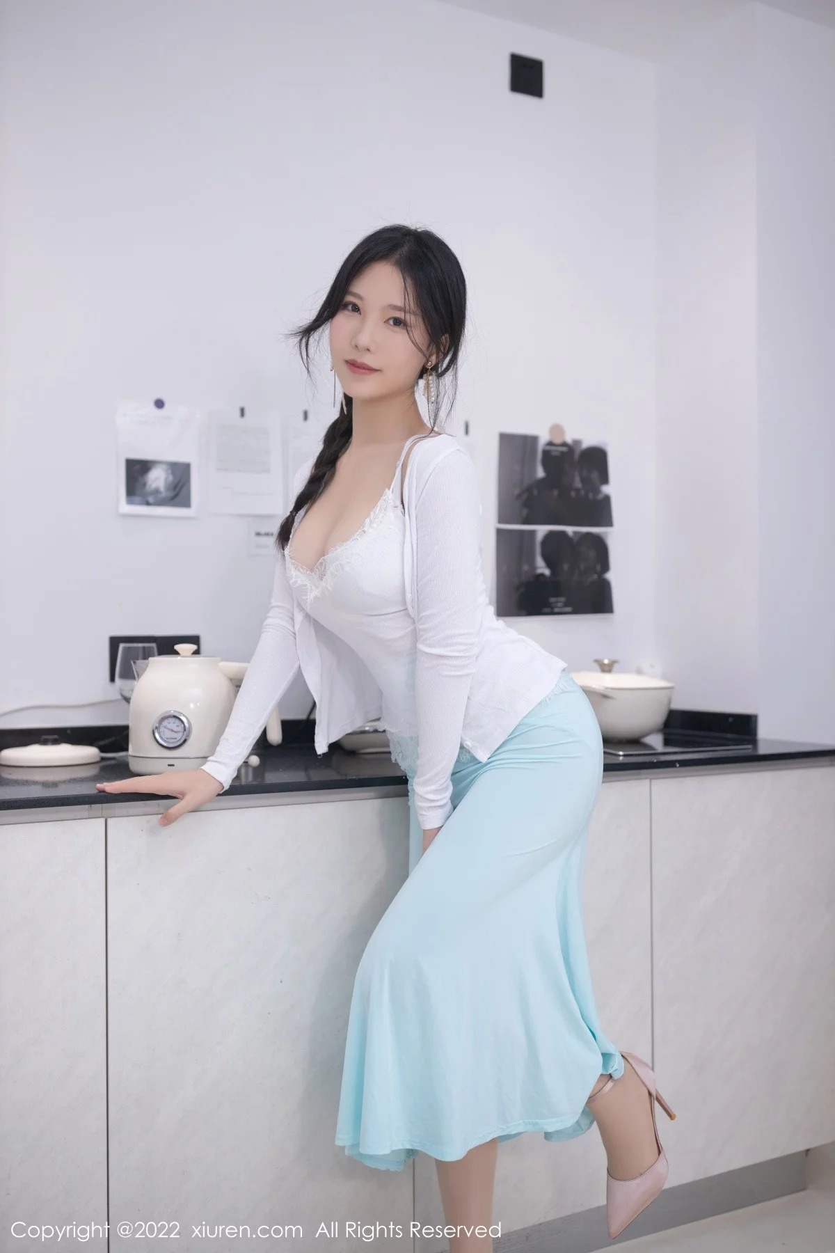 模特利世人妻拍摄主题白色服饰配天蓝色短裙原色丝袜诱惑写真79P-第1章-图片3