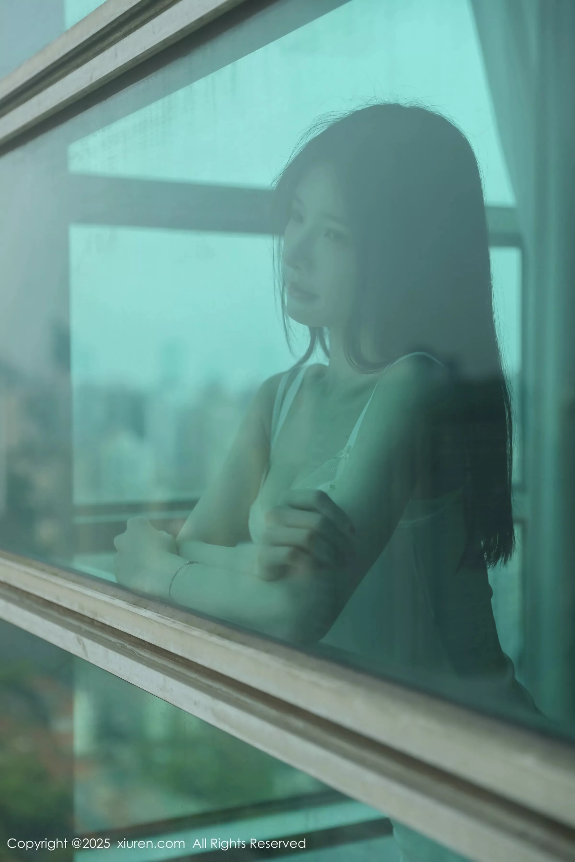 模特布丁wow性感白色连衣短裙配肉色丝袜秀完美身材诱惑写真80P-第1章-图片1