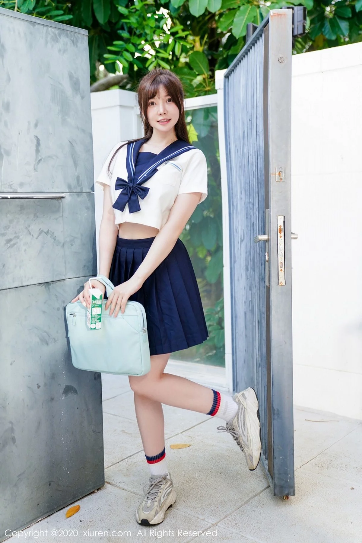 女神糯美子Mini三亚旅拍经典学生制服主题私房捆绑撩人诱惑写真45P-第1章-图片1