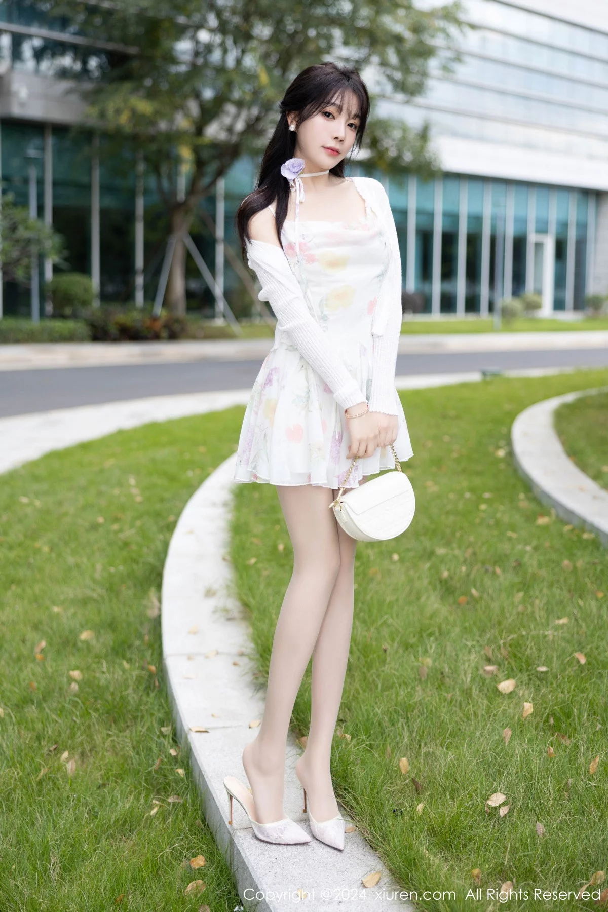 女神徐莉芝Booty性感白色短裙+黑色情趣服饰秀曼妙身姿诱惑写真82P-第1章-图片1