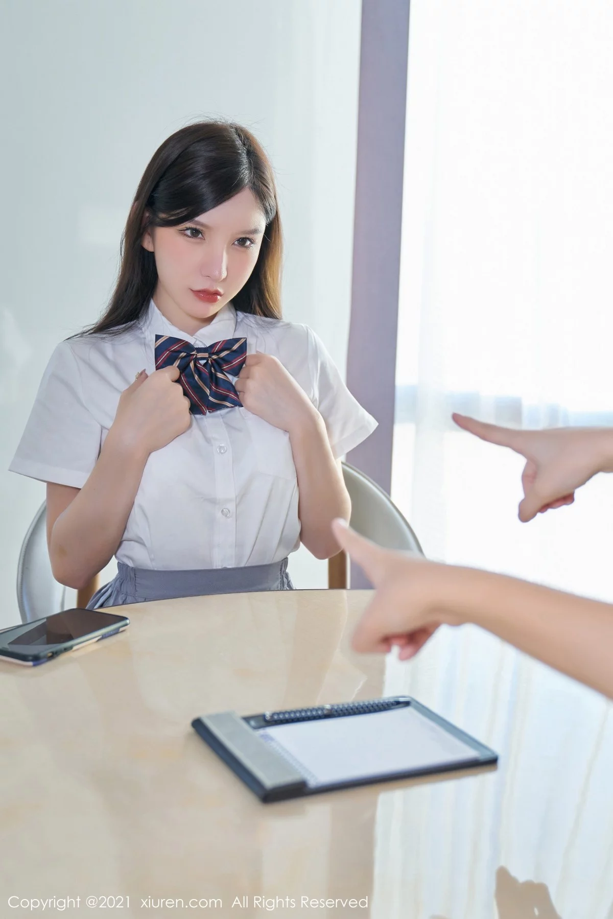 女神周于希Sandy惩罚游戏主题性感百褶裙下闪亮肉丝诱惑写真88P-第1章-图片1