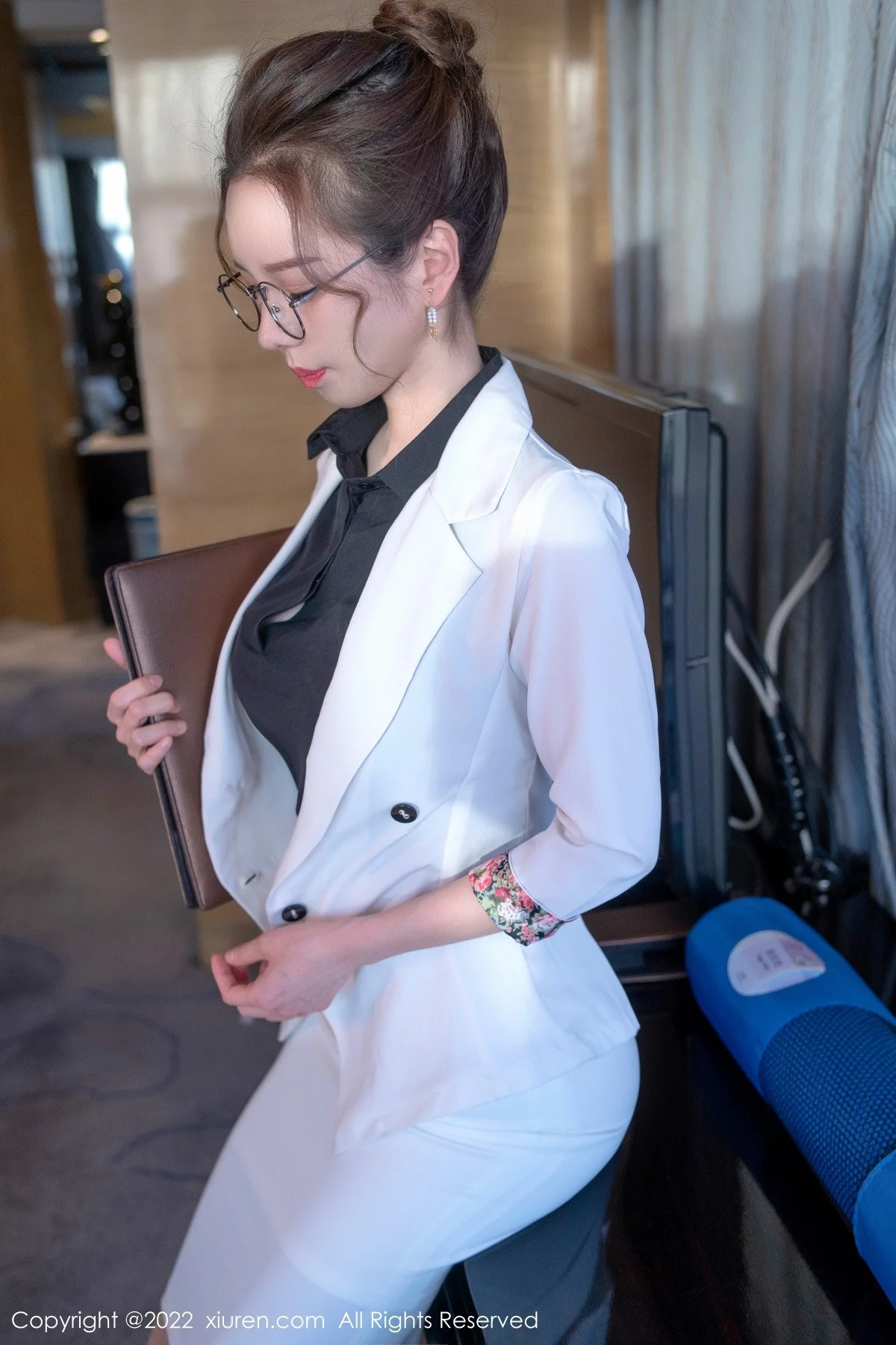 模特大美媚京私房半脱露黑色高叉连体衣配闪亮黑丝完美诱惑写真62P-第1章-图片3