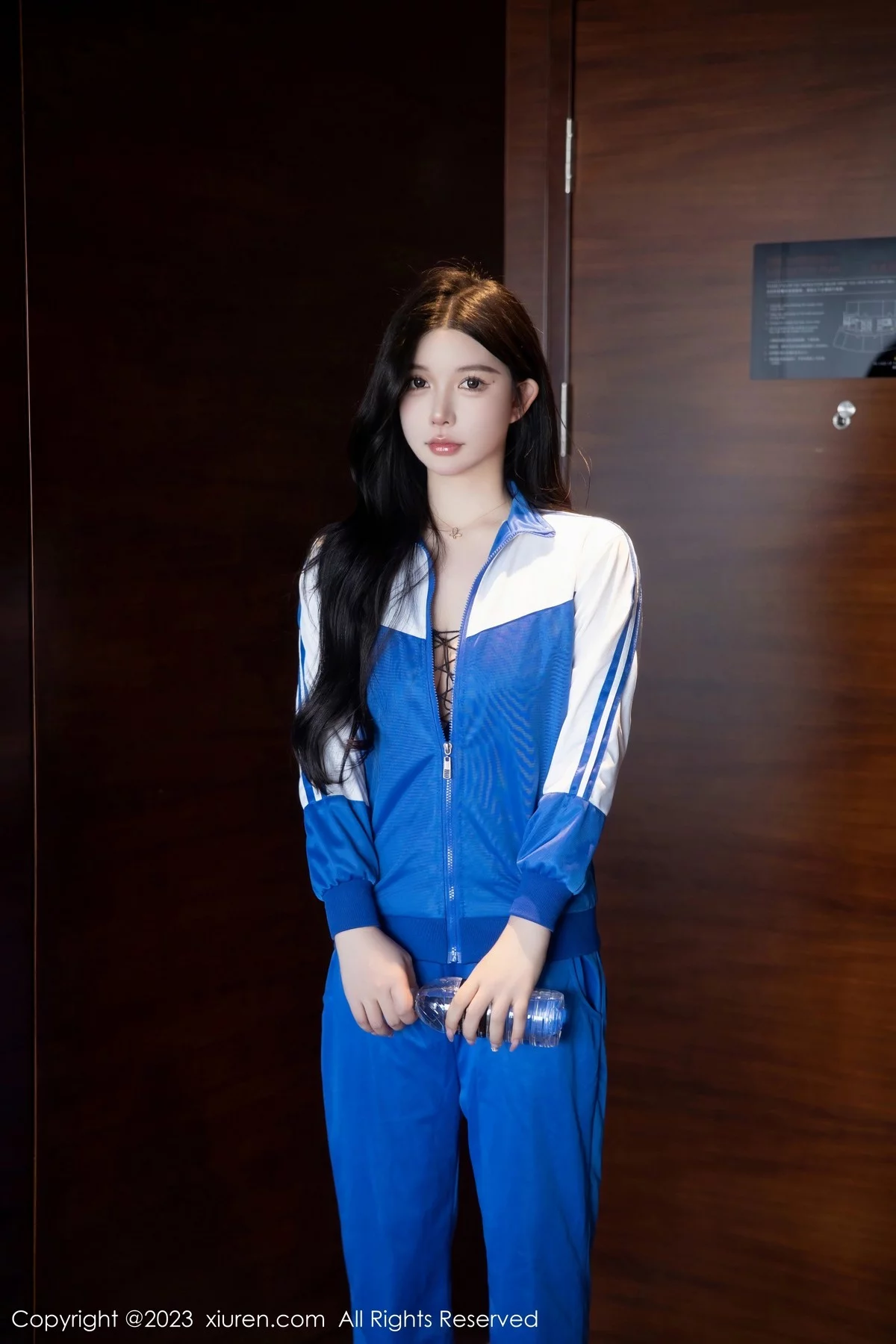 模特林珊珊性感蓝色运动服露黑色情趣内衣秀惹火身材诱惑写真101P-第1章-图片1