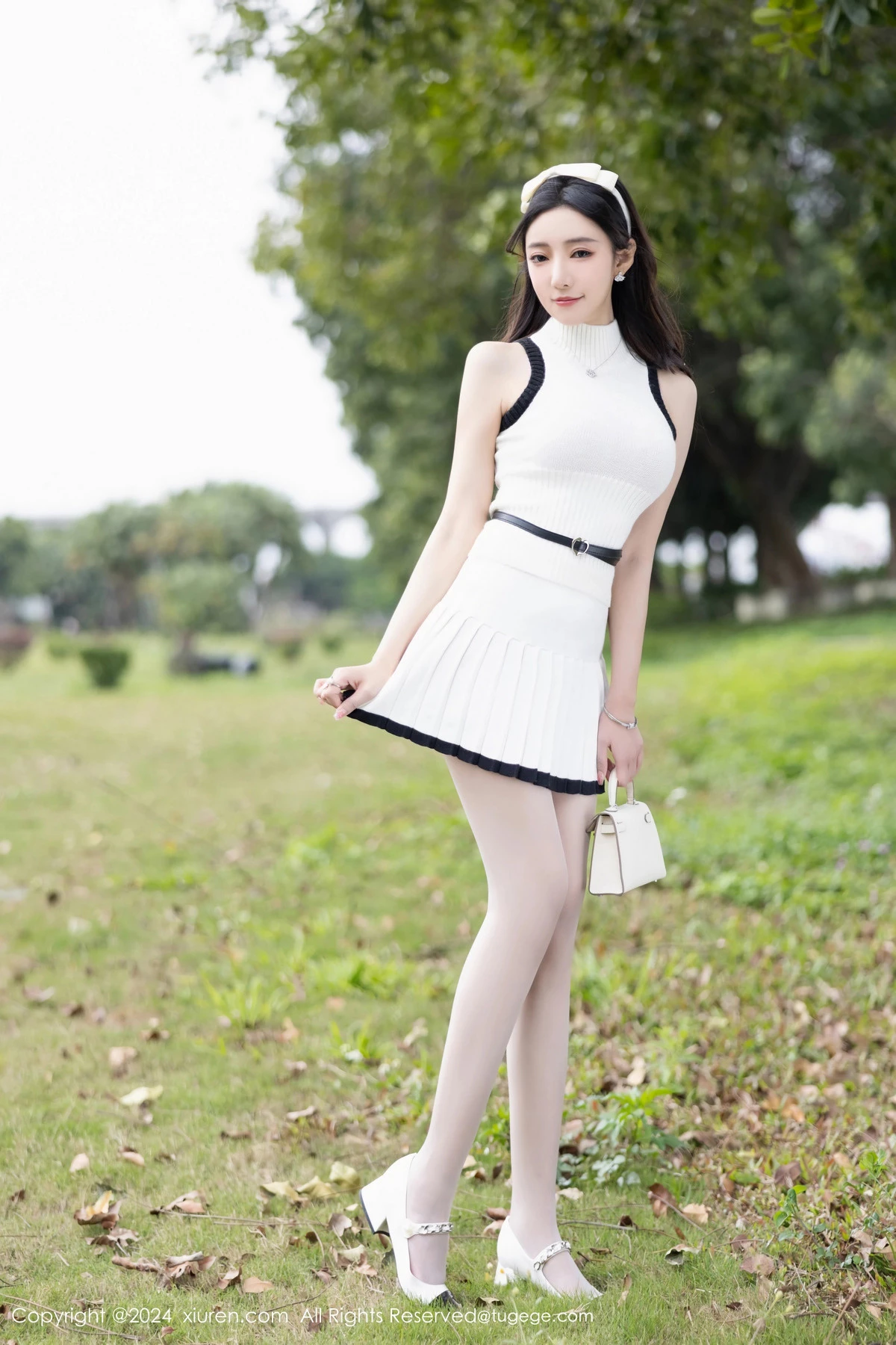 女神王馨瑶yanni白色连衣短裙露粉色内衣配白丝袜完美诱惑写真80P-第1章-图片3