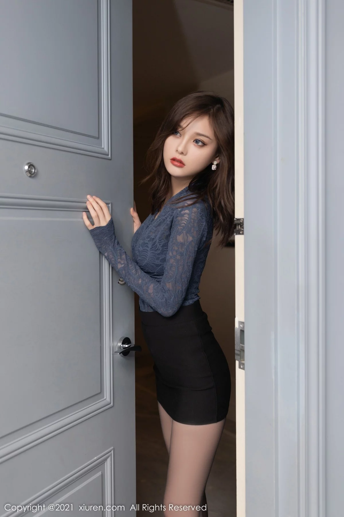 模特王心怡半脱露精致蓝色内衣配黑丝裤袜秀完美身材诱惑写真90P-第1章-图片3