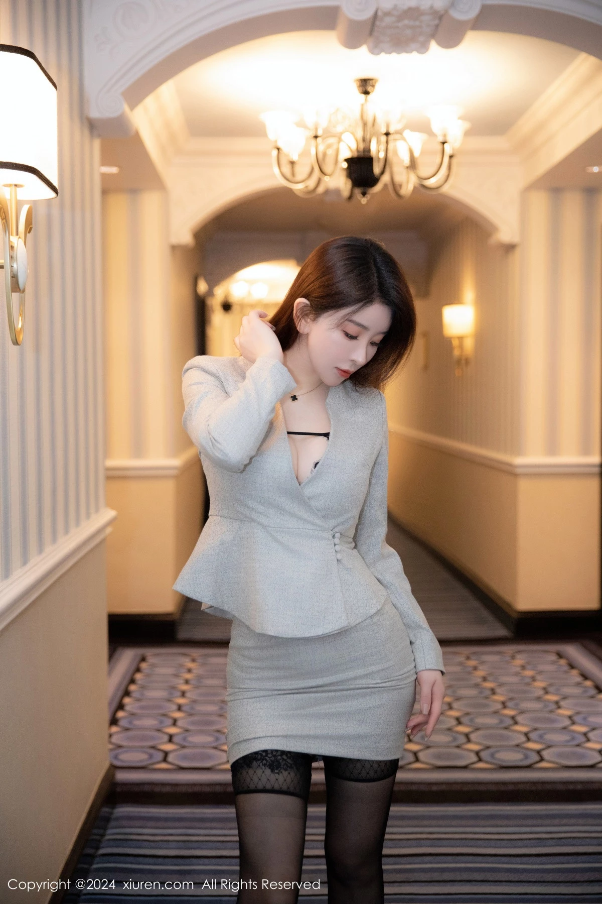 模特雨儿酱eve性感灰色OL服露黑色蕾丝内衣秀惹火身材诱惑写真83P-第1章-图片3