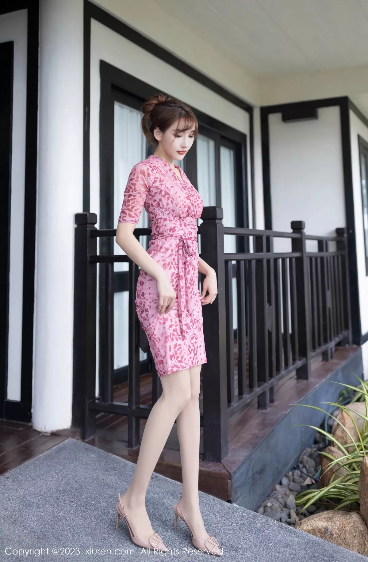 模特陆萱萱性感粉色蕾丝内衣配超薄无内肉丝秀惹火身材诱惑写真77P-第1章-图片2