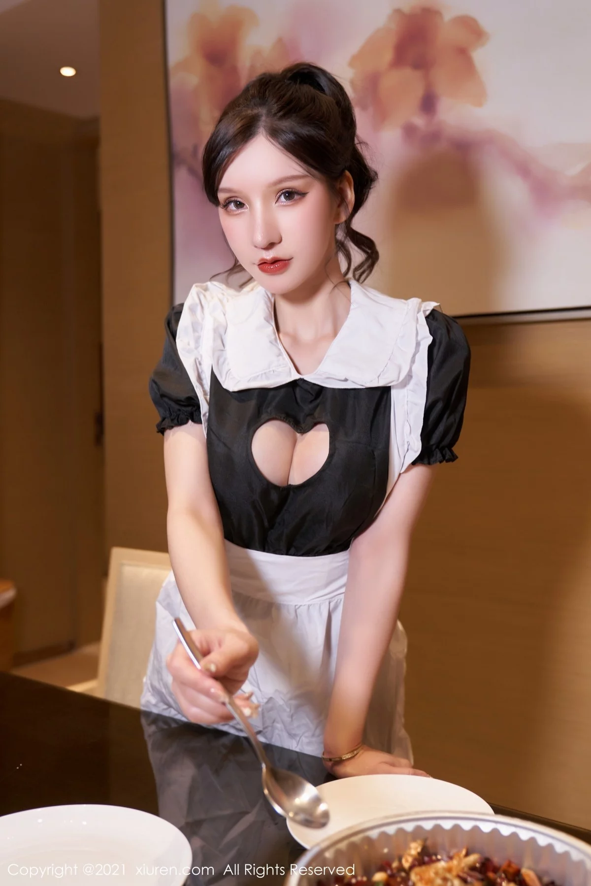 女神周于希Sandy厨娘制服主题情趣女仆装配黑丝网袜诱惑写真64P-第1章-图片2