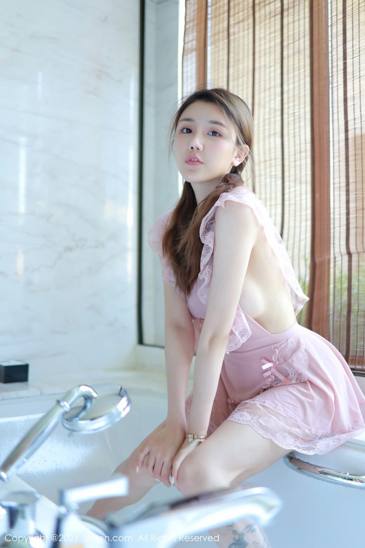 模特夏西CiCi西双版纳旅拍粉色女仆裙湿身秀火辣身材诱惑写真63P-第1章-图片1