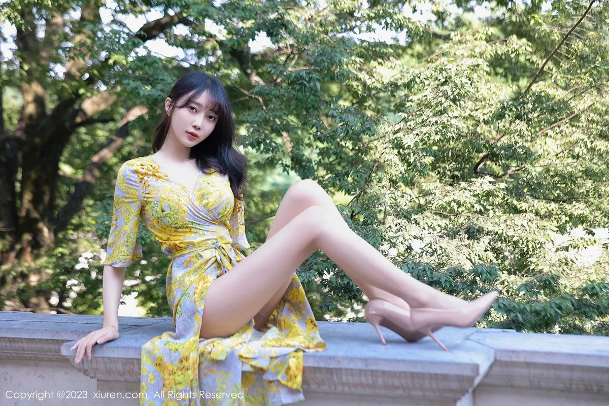 模特玥儿玥er性感黄色花纹长裙露粉色内衣配开档肉丝诱惑写真71P-第1章-图片1