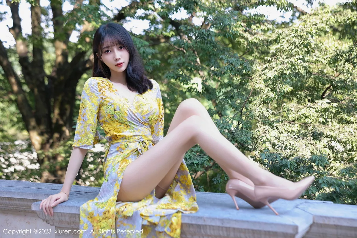 模特玥儿玥er性感黄色花纹长裙露粉色内衣配开档肉丝诱惑写真71P-第1章-图片2