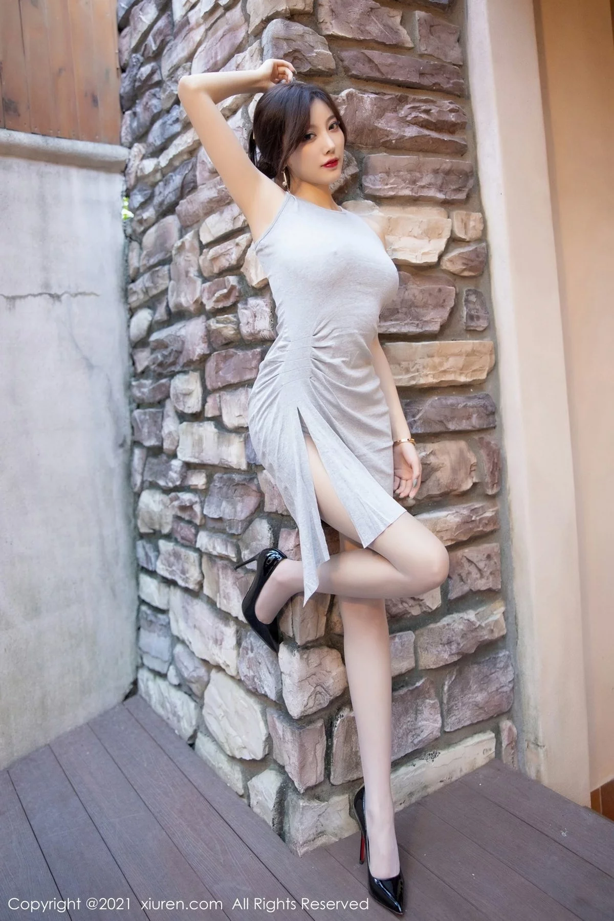 女神杨晨晨sugar浴池里真空灰色服饰配开档丝袜湿身诱惑写真52P-第1章-图片2