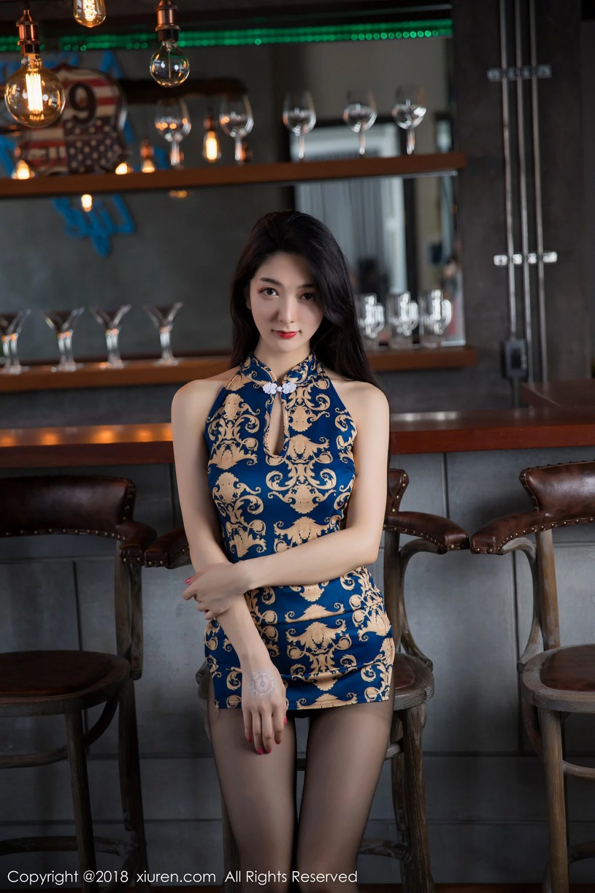 女神小热巴普吉岛旅拍私房小旗袍配无内黑丝裤袜极致诱惑写真55P-第1章-图片1