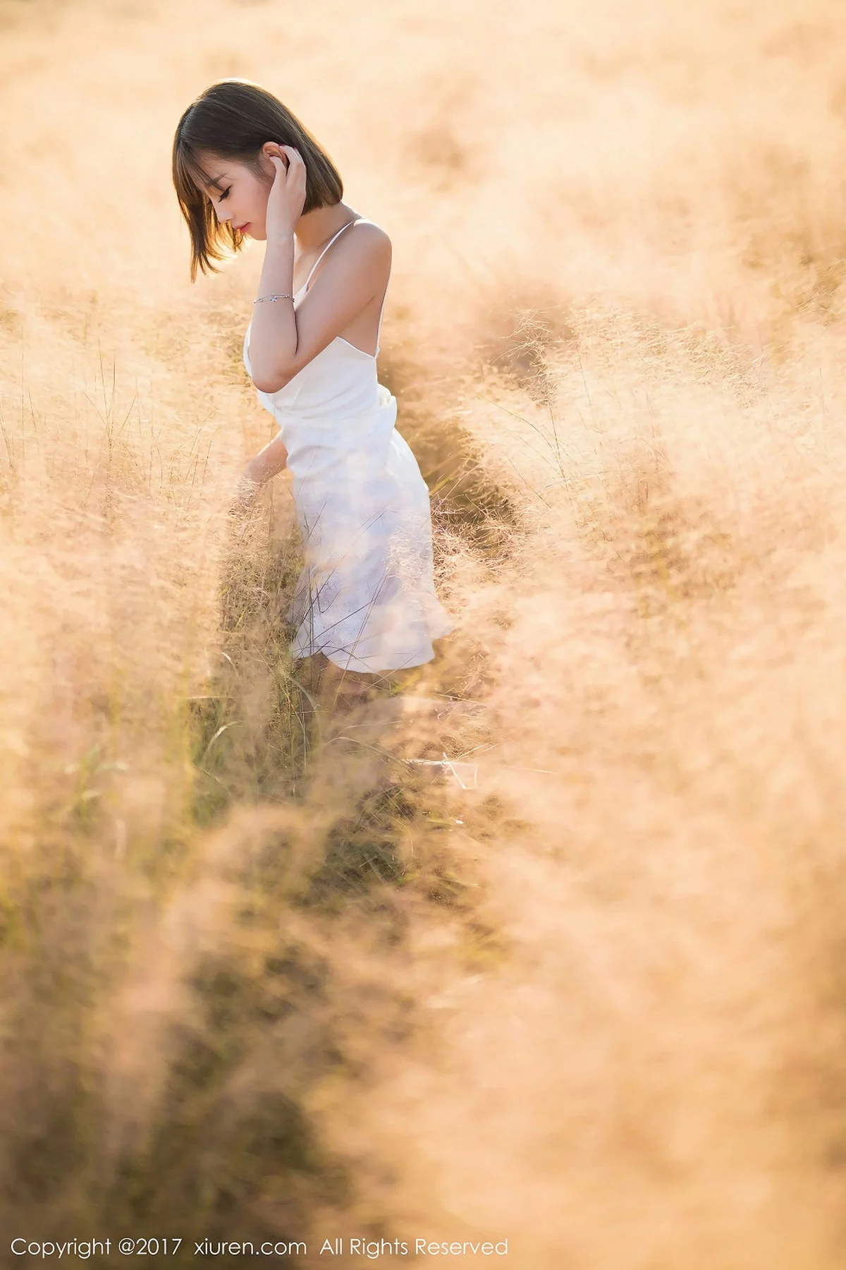 甜美女神杨晨晨户外花丛中白色蕾丝内衣秀完美身材性感写真50P-第1章-图片2