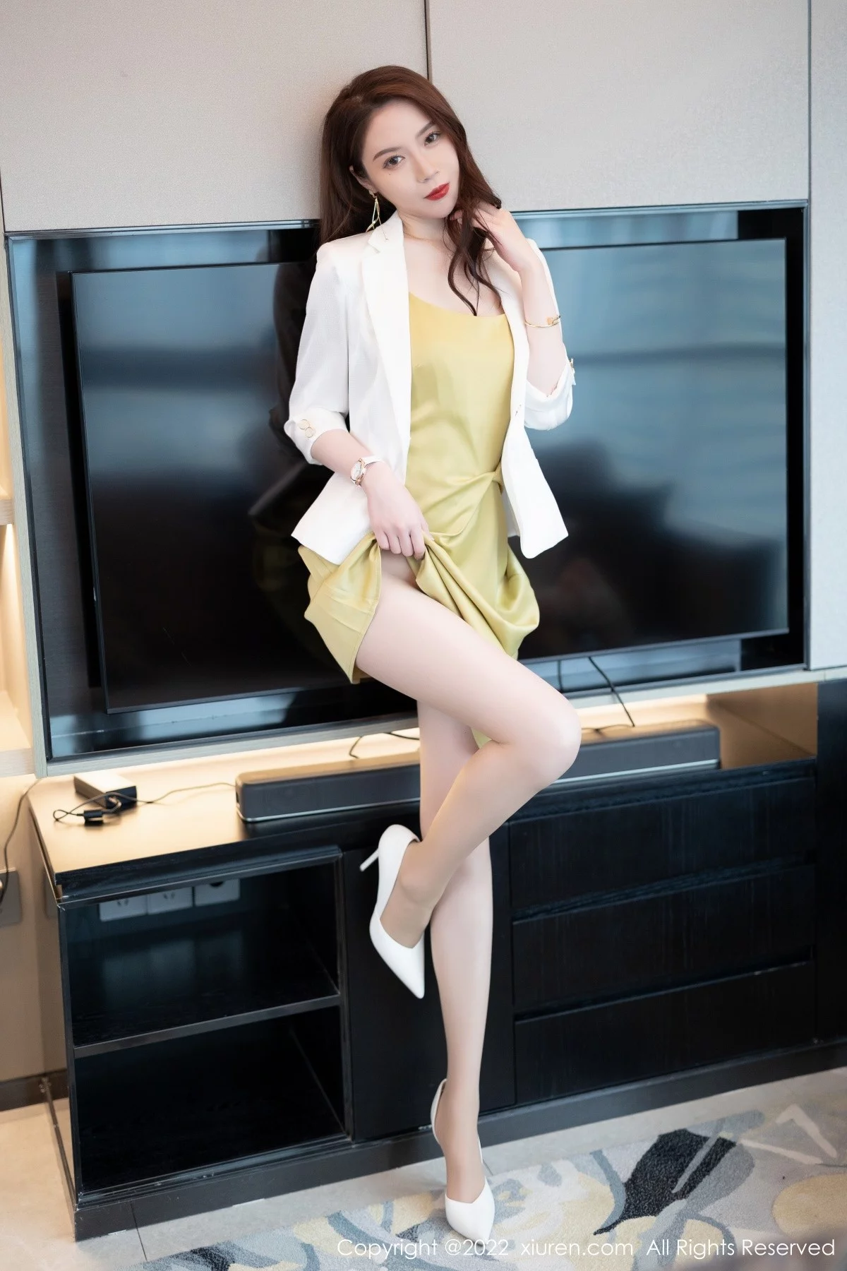 模特梦心玥佛山心愿旅拍脱吊带裙露黄色内衣超薄肉丝诱惑写真82P-第1章-图片2