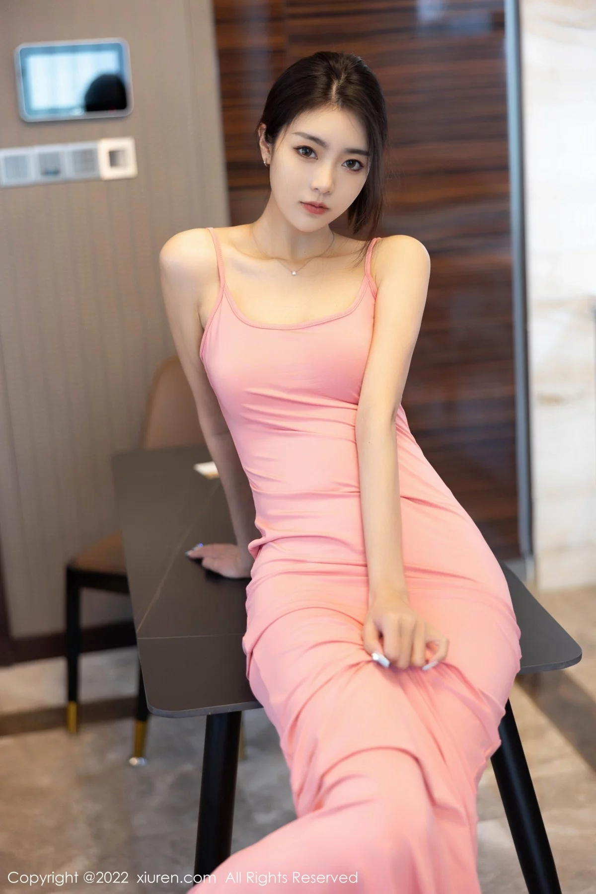 模特可乐Vicky私房粉红色吊带裙+黑色服饰配超薄黑丝诱惑写真51P-第1章-图片3