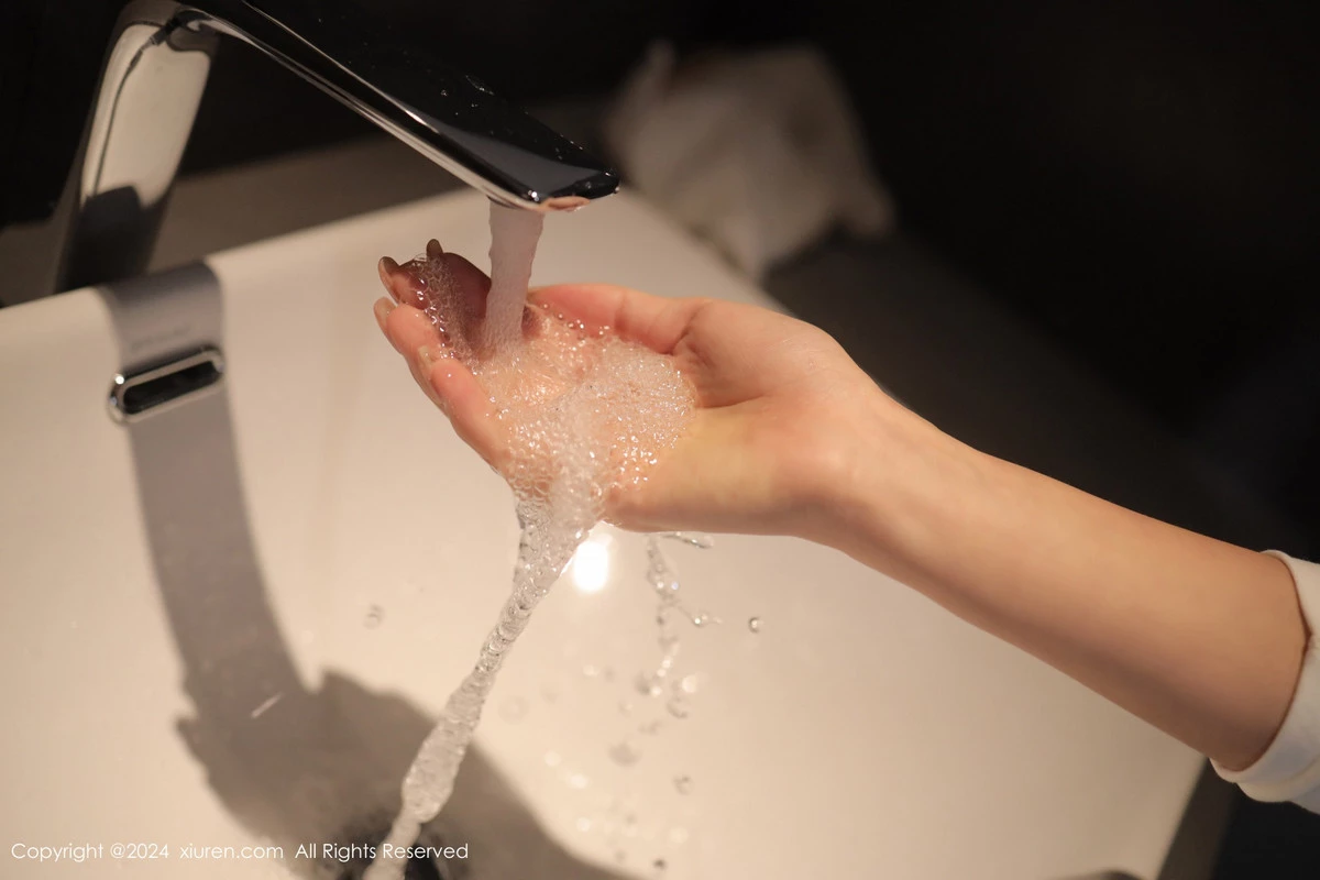 模特Lingyu69性感白色轻透上衣配白色内裤秀惹火身材诱惑写真84P-第1章-图片3