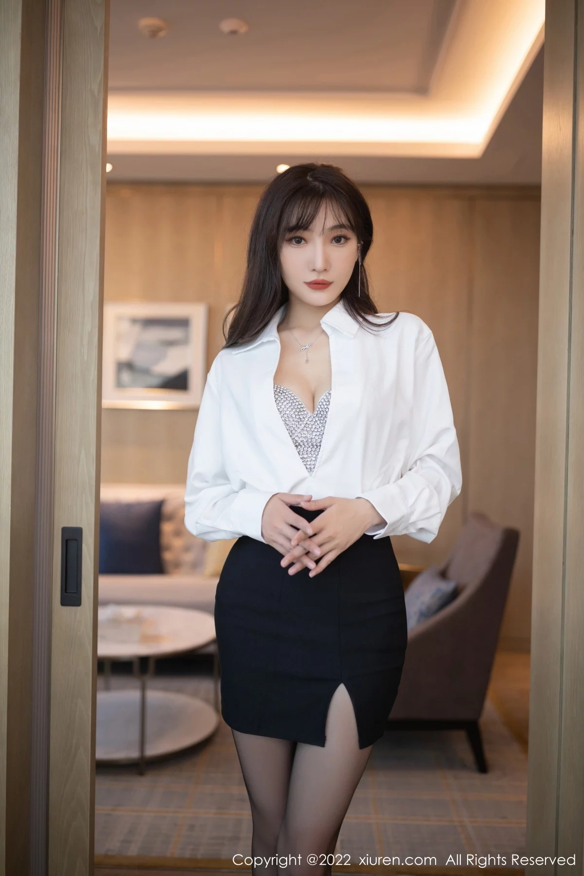 模特陆萱萱白色上衣配黑色短裙露性感镶砖内衣迷人诱惑写真78P-第1章-图片3