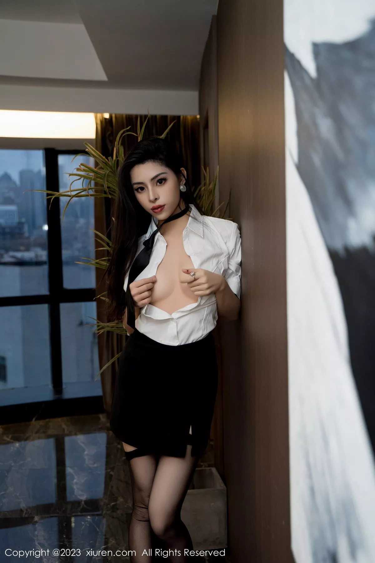 模特王薇薇性感白T配黑色短裙露超薄黑丝秀完美身材诱惑写真85P-第1章-图片3