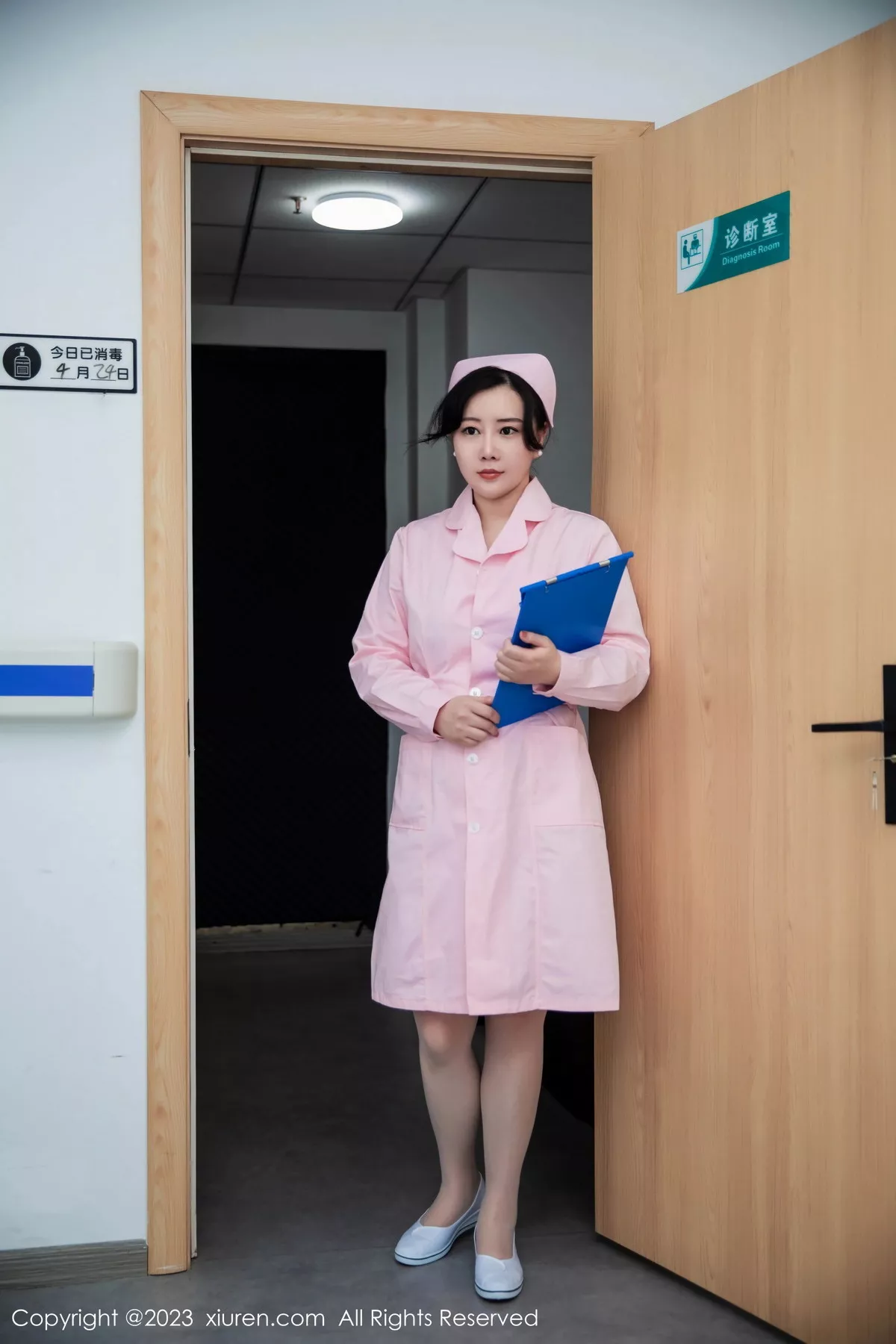 模特王婉悠Queen粉色情趣护士服配白丝吊袜秀丰满身材诱惑写真81P-第1章-图片2