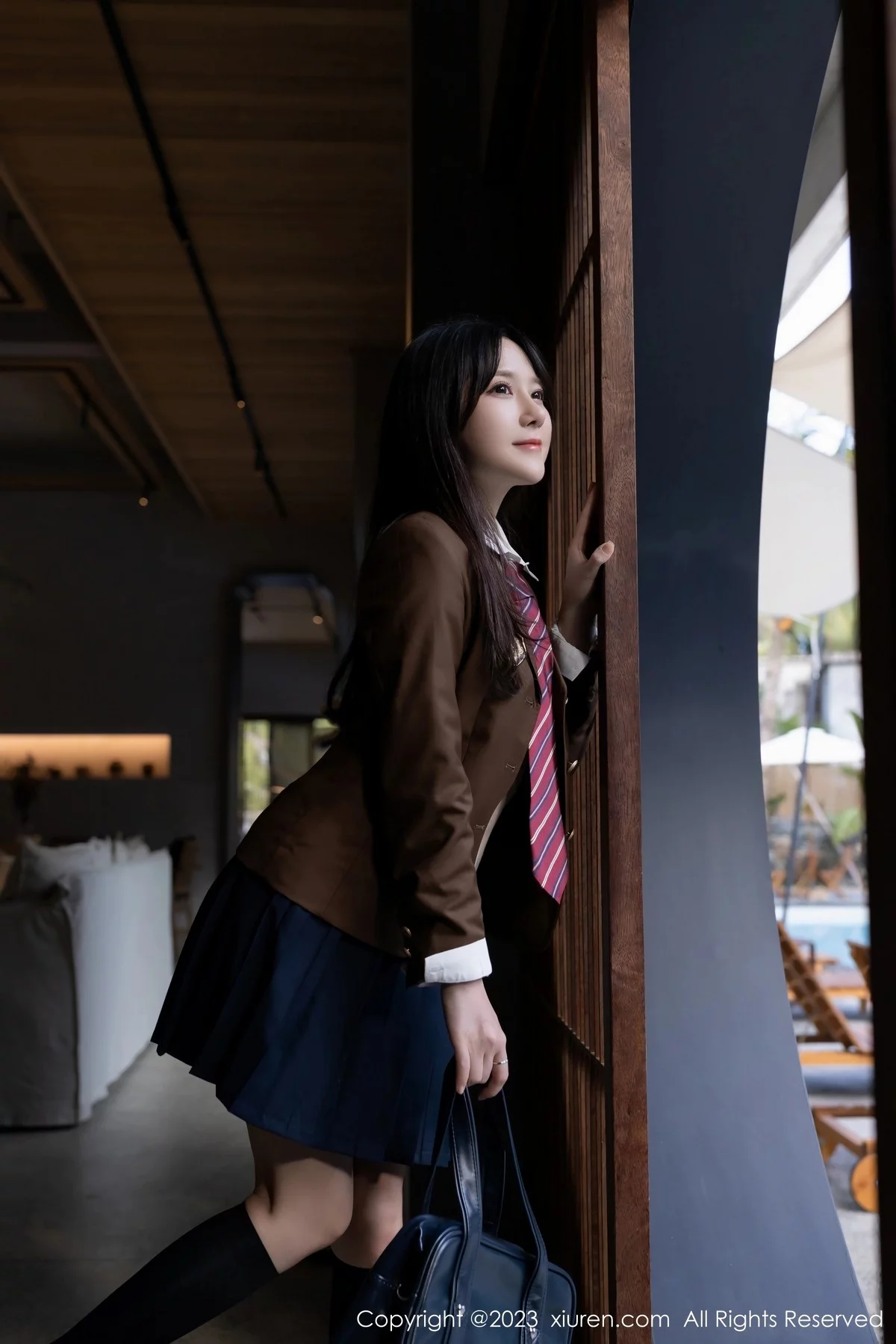 模特鱼子酱Fish性感学妹装扮白T配深蓝短裙秀曼妙身姿诱惑写真82P-第1章-图片2