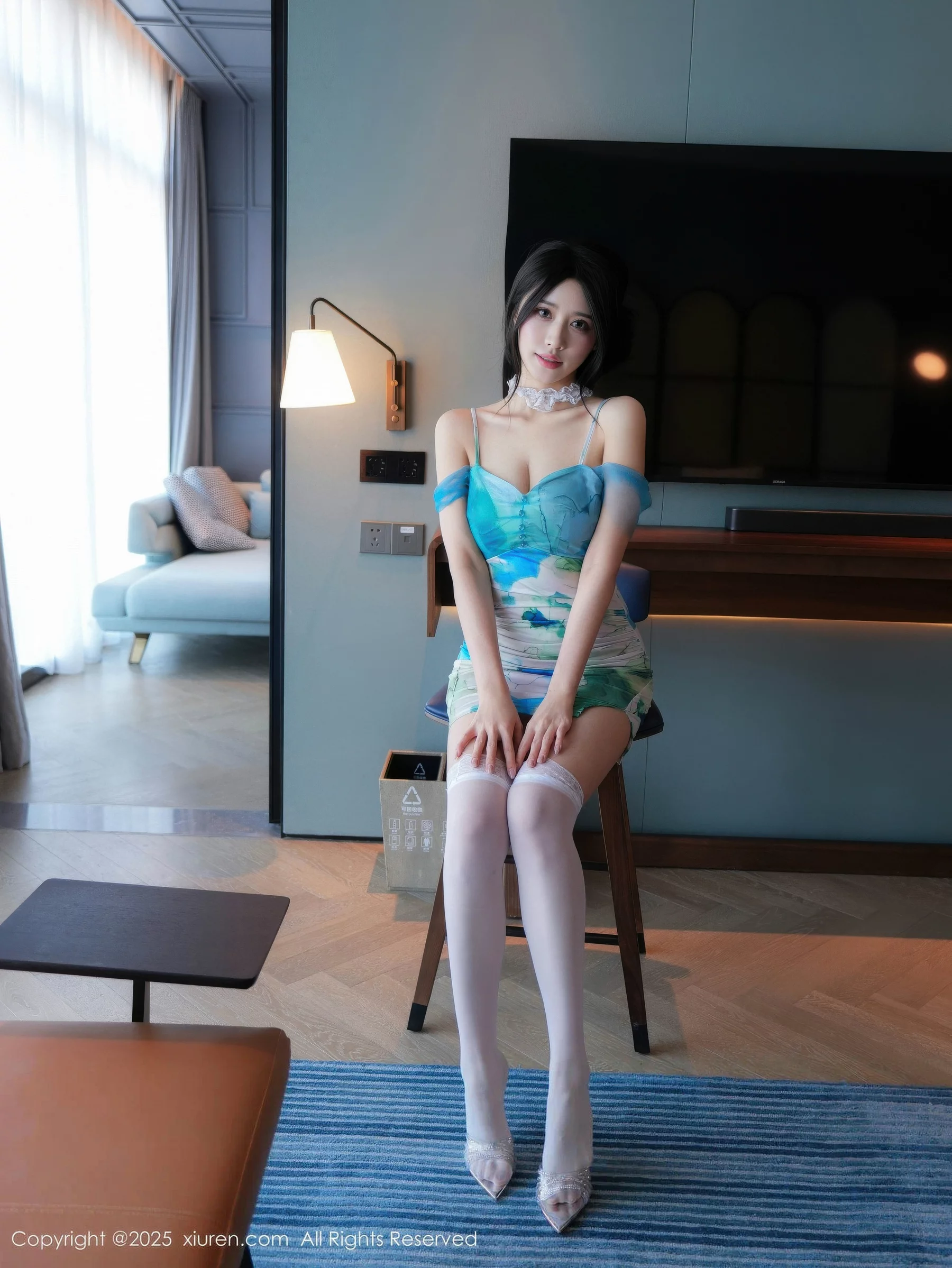 模特shelly诗莉吖性感蓝色连衣短裙配白丝袜秀曼妙身姿诱惑写真76P-第1章-图片1