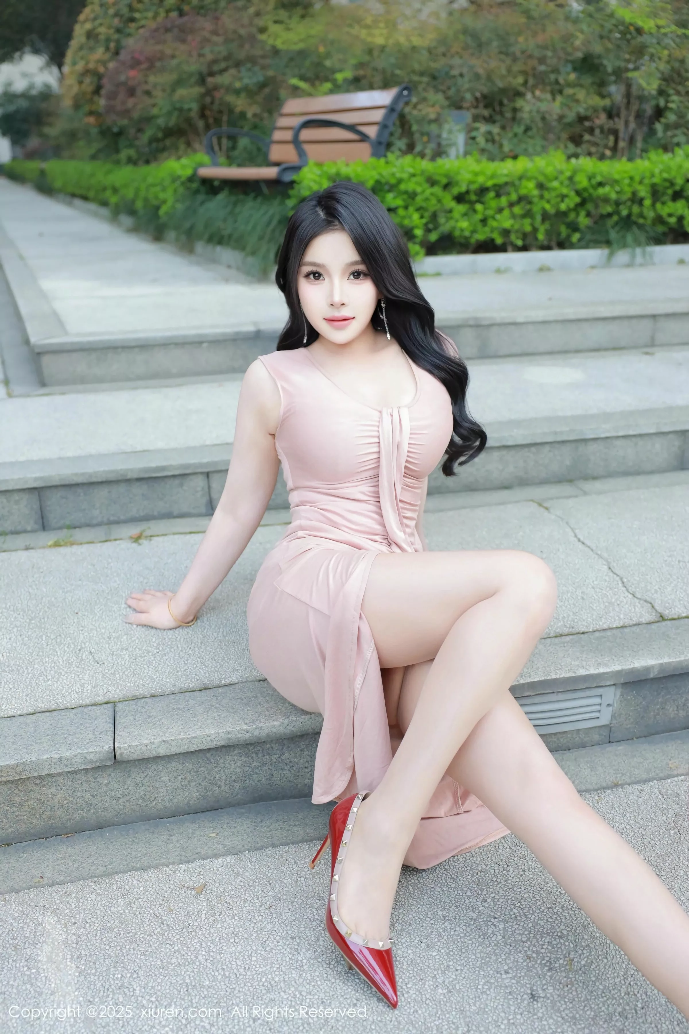 模特麦田性感粉色连衣长裙+黑丝网袜连体衣秀丰满身材诱惑写真46P-第1章-图片2