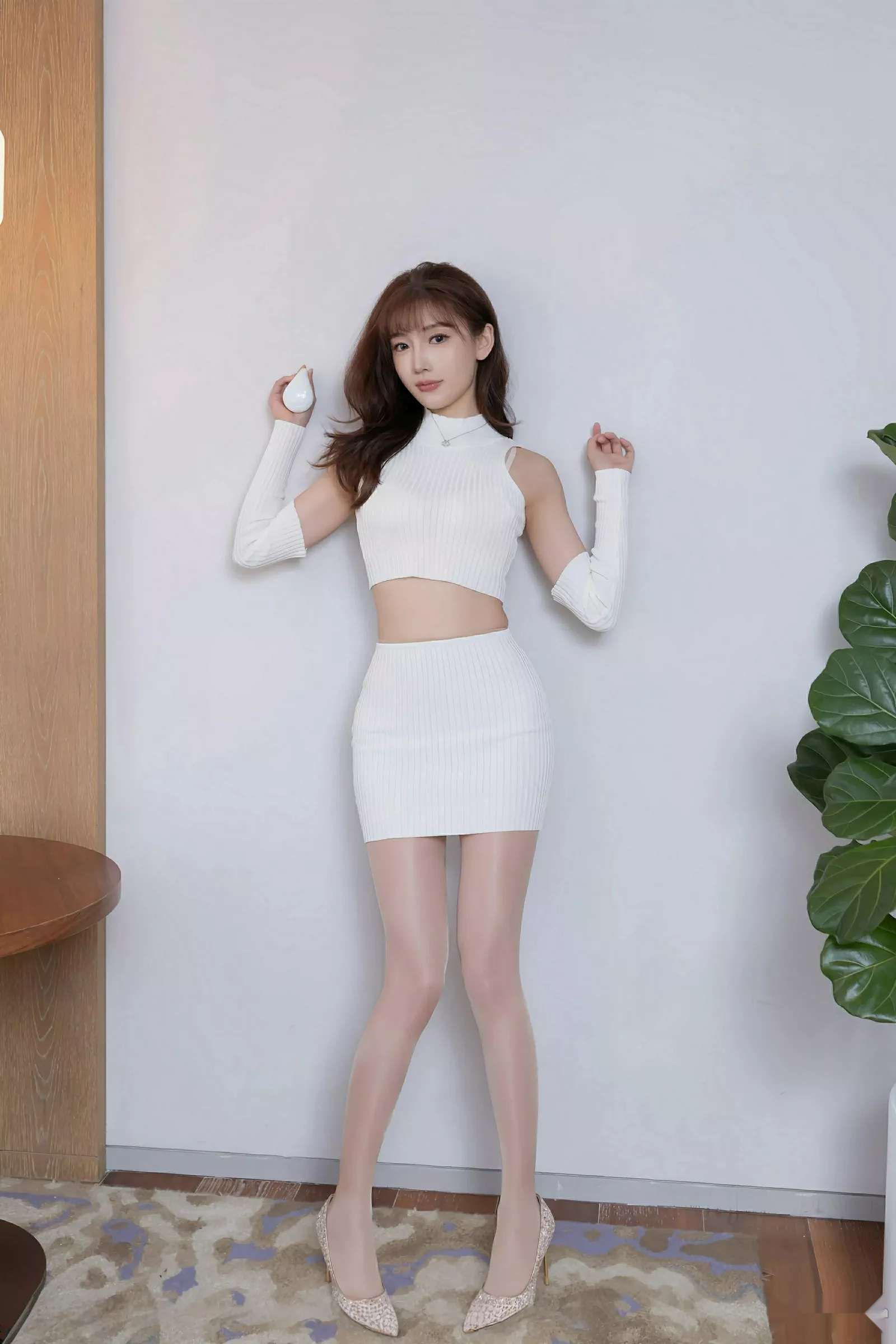 模特陆萱萱性感白色短裙套装配超薄肉丝秀柔美身姿诱惑写真80P-第1章-图片1