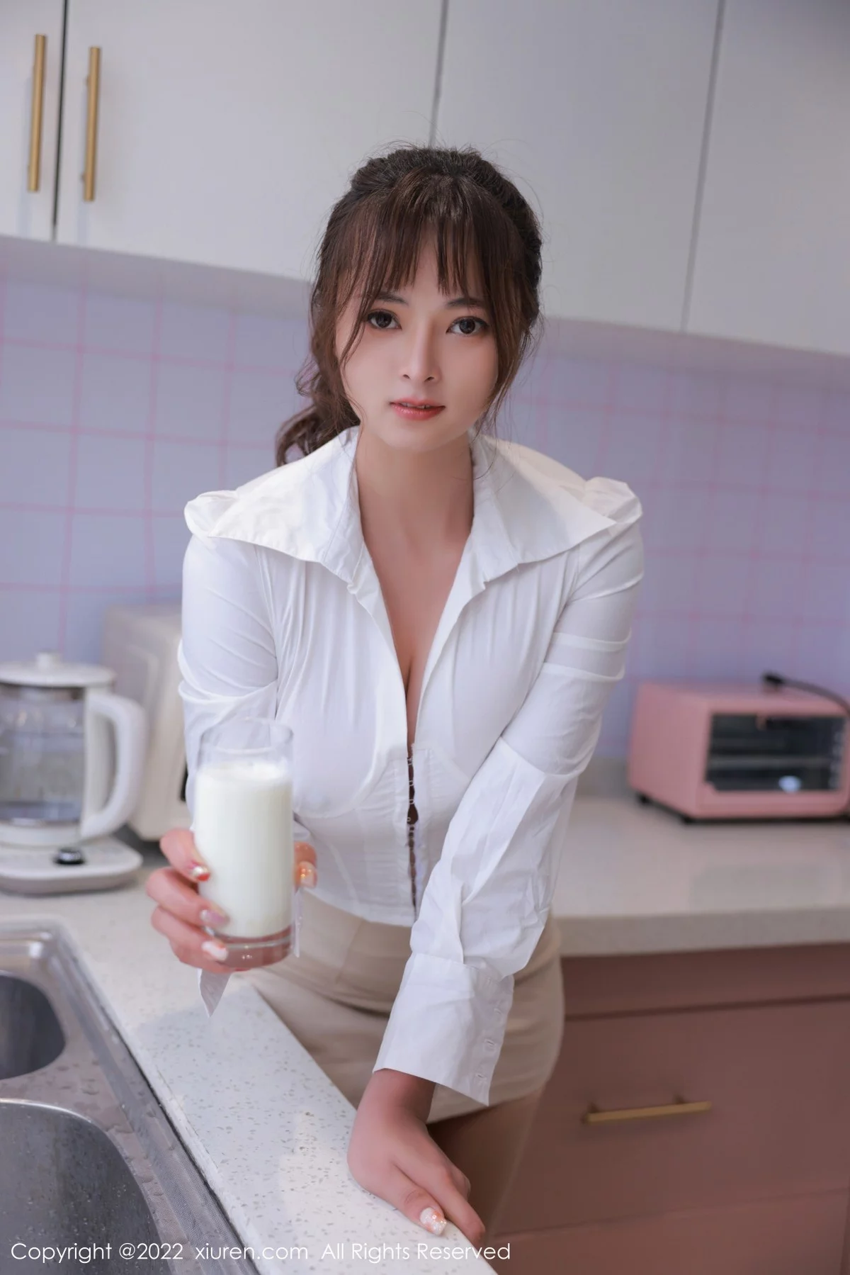 模特奈沐子云南大理旅拍白T配米色短裙半脱秀丰满身材诱惑写真53P-第1章-图片2