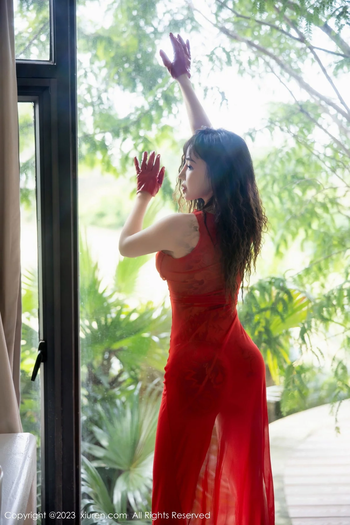 模特文静儿私房性感红色轻透服饰紧身秀豪乳翘臀惹火诱惑写真62P-第1章-图片3