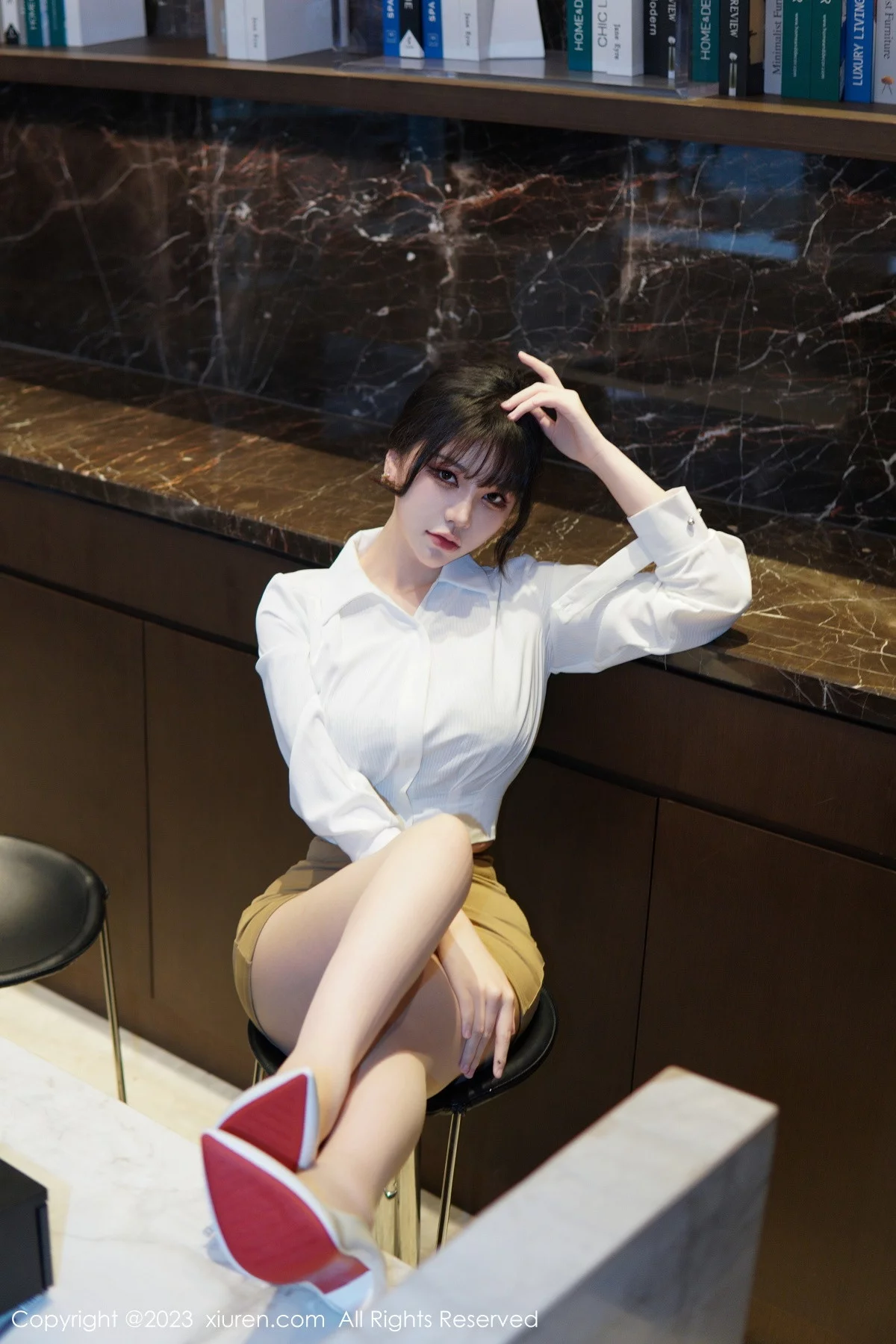 模特桃桃子_性感白T配黄色短裙露蕾丝内衣配开档肉丝诱惑写真86P-第1章-图片1