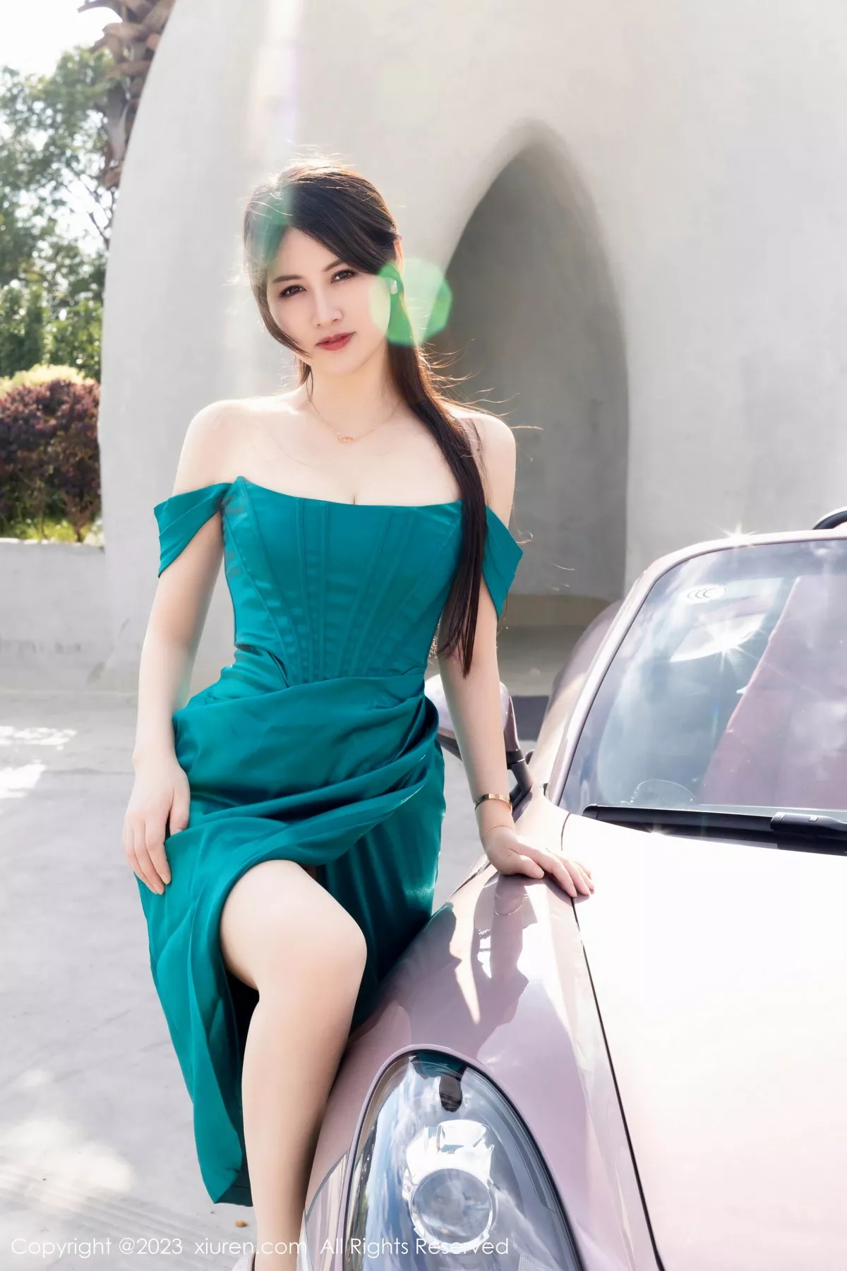 模特诗诗kiki性感露肩裙露黑色蕾丝内衣配超薄黑丝撩人诱惑写真80P-第1章-图片2