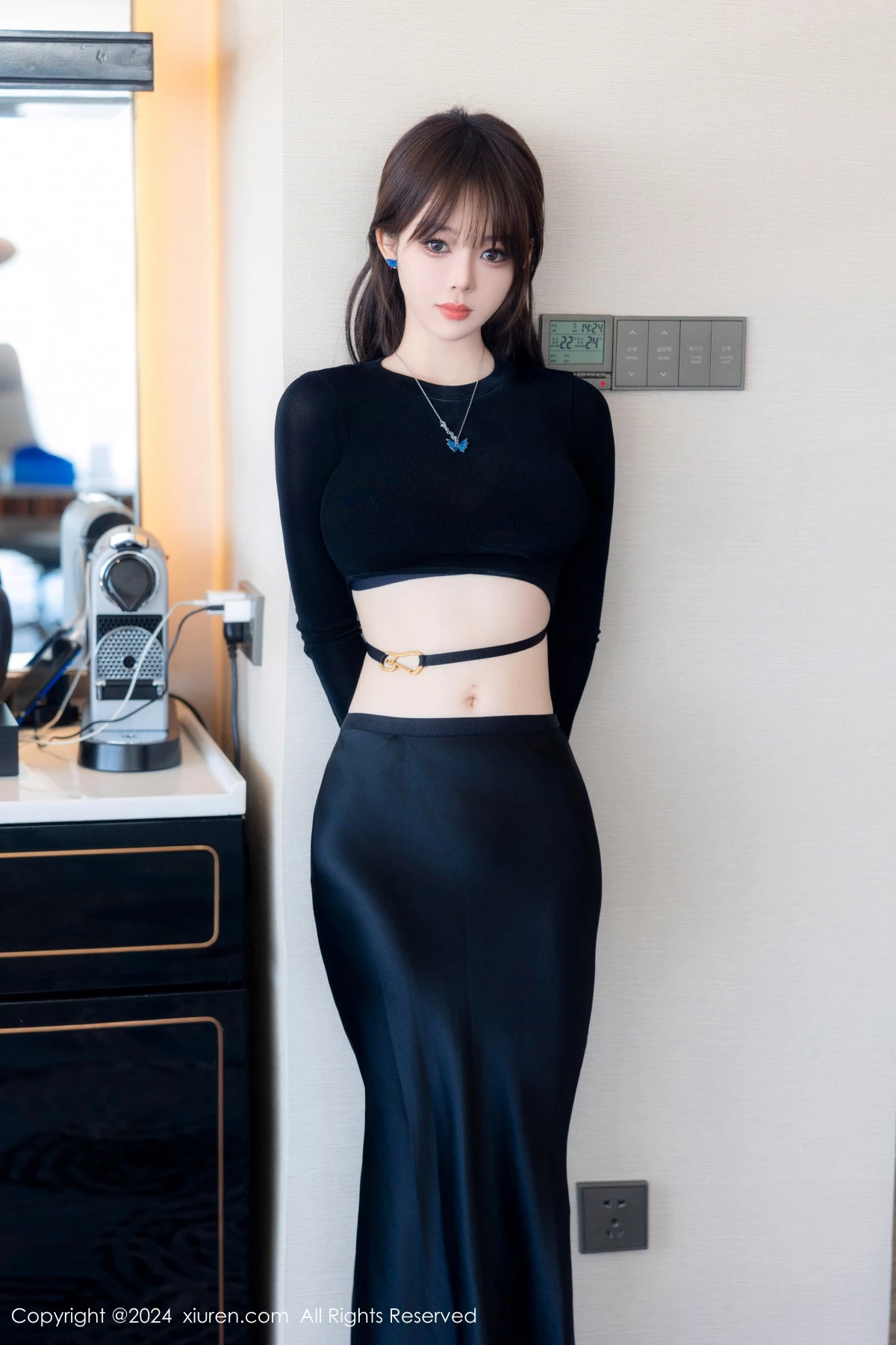 模特奶瓶性感黑色上衣配黑色长裙露粉黑内衣秀曼妙身姿诱惑写真83P-第1章-图片1