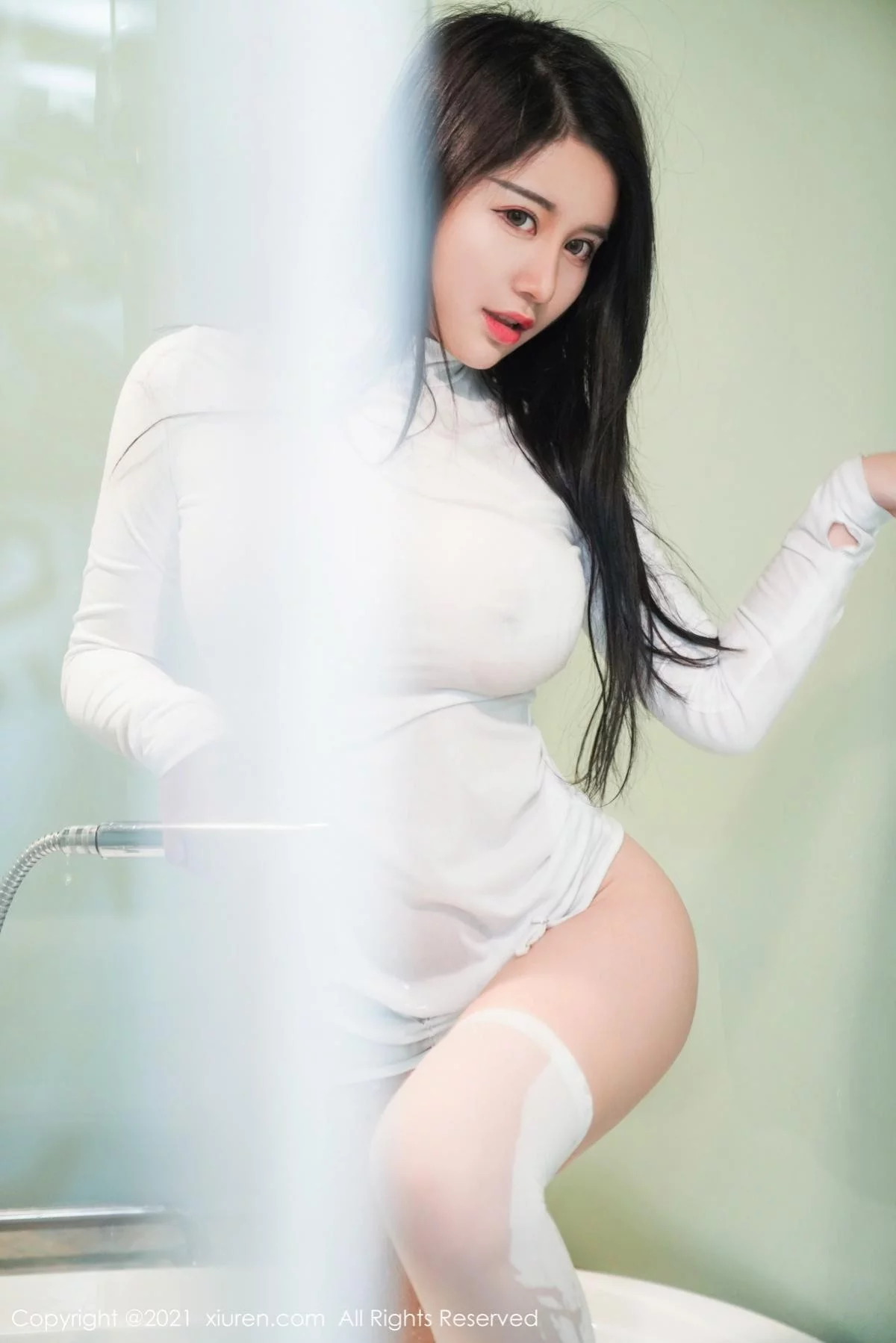 嫩模美七Mia私房白色紧身衣配白色吊袜真空秀惹火身材诱惑写真75P-第1章-图片1