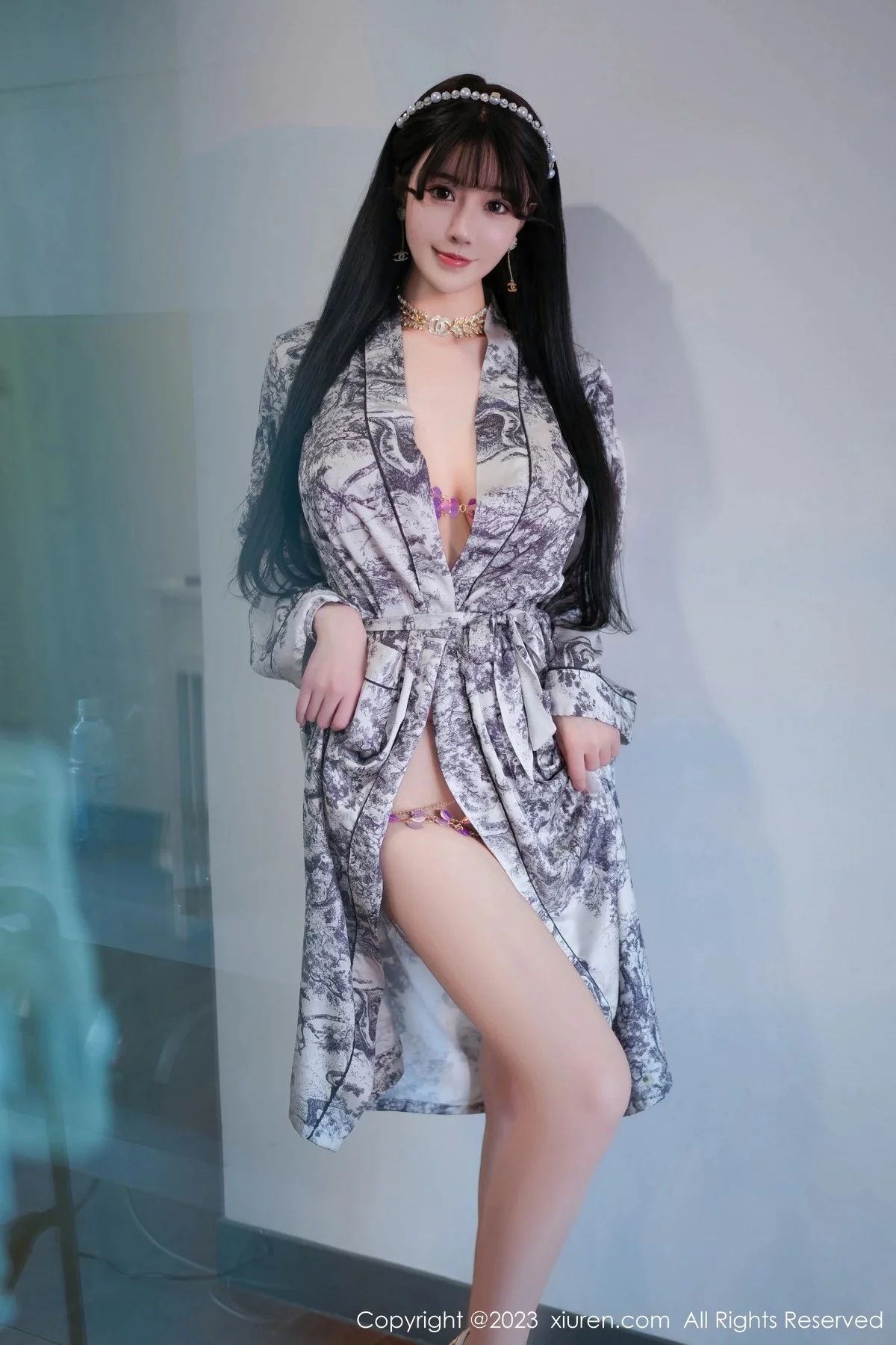 女神朱可儿Flora脱灰色睡袍露性感花色内衣秀丰满身材诱惑写真70P-第1章-图片3