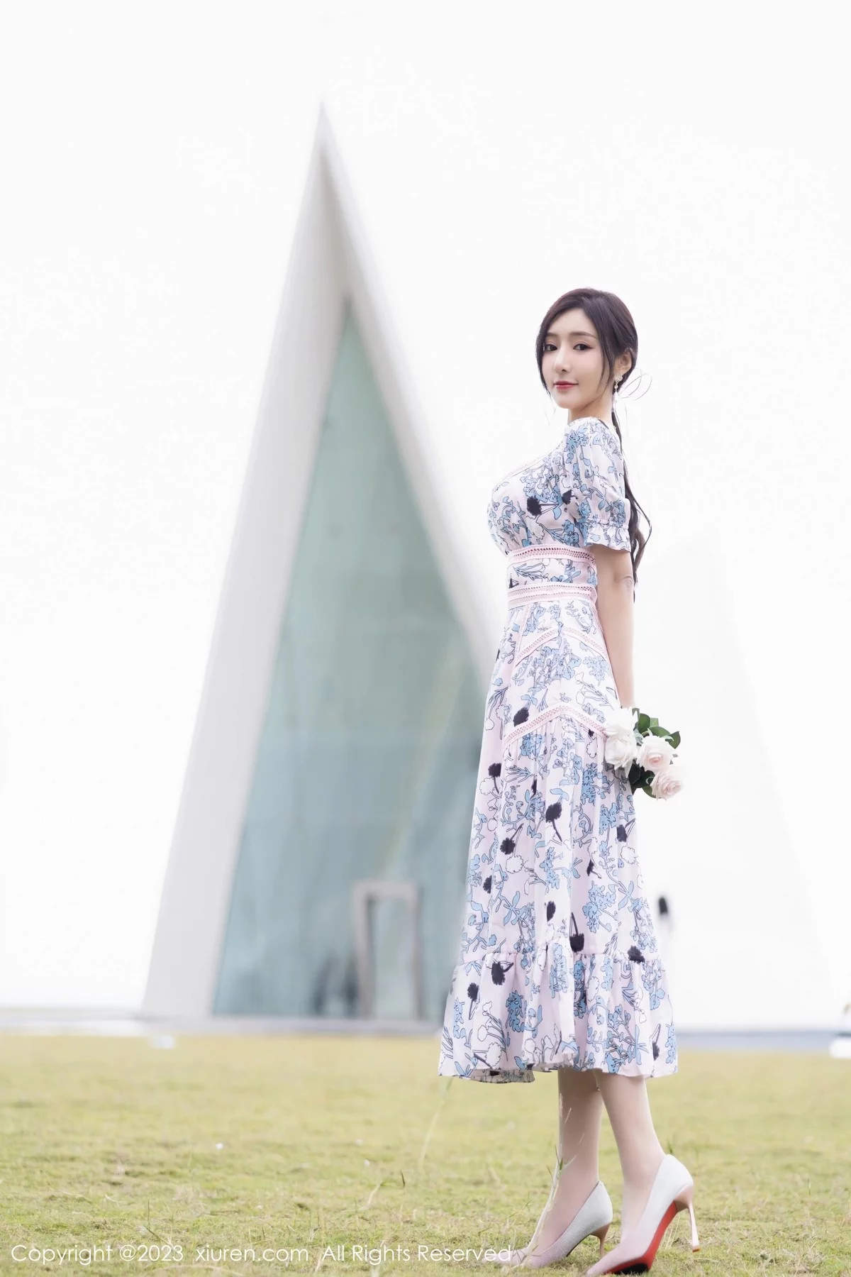 女神王馨瑶yanni海南岛旅拍脱浅色连衣长裙露淡蓝内衣诱惑写真86P-第1章-图片1