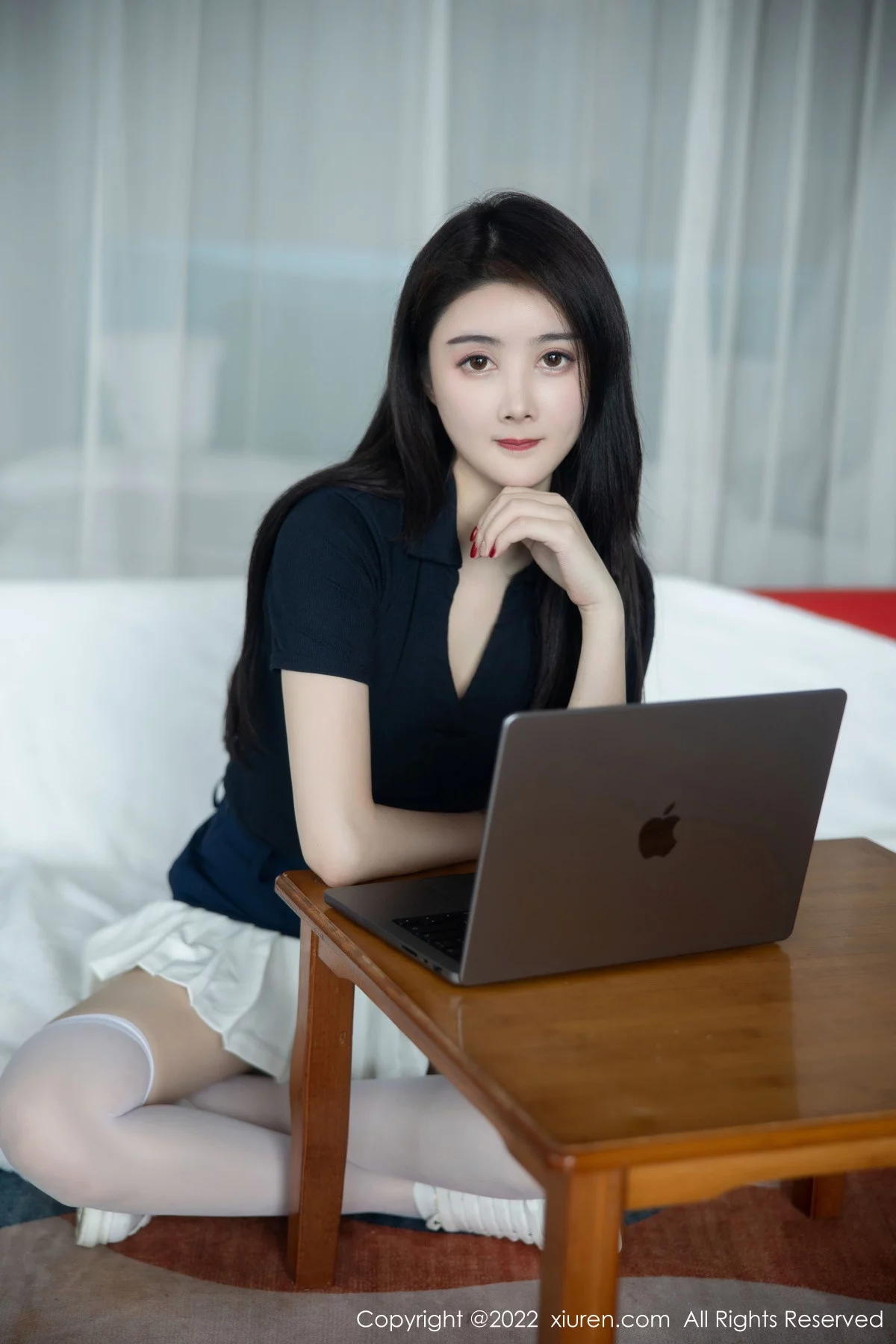 模特Summer宝宝深色上衣配白短裙露性感粉色蕾丝内衣诱惑写真54P-第1章-图片3