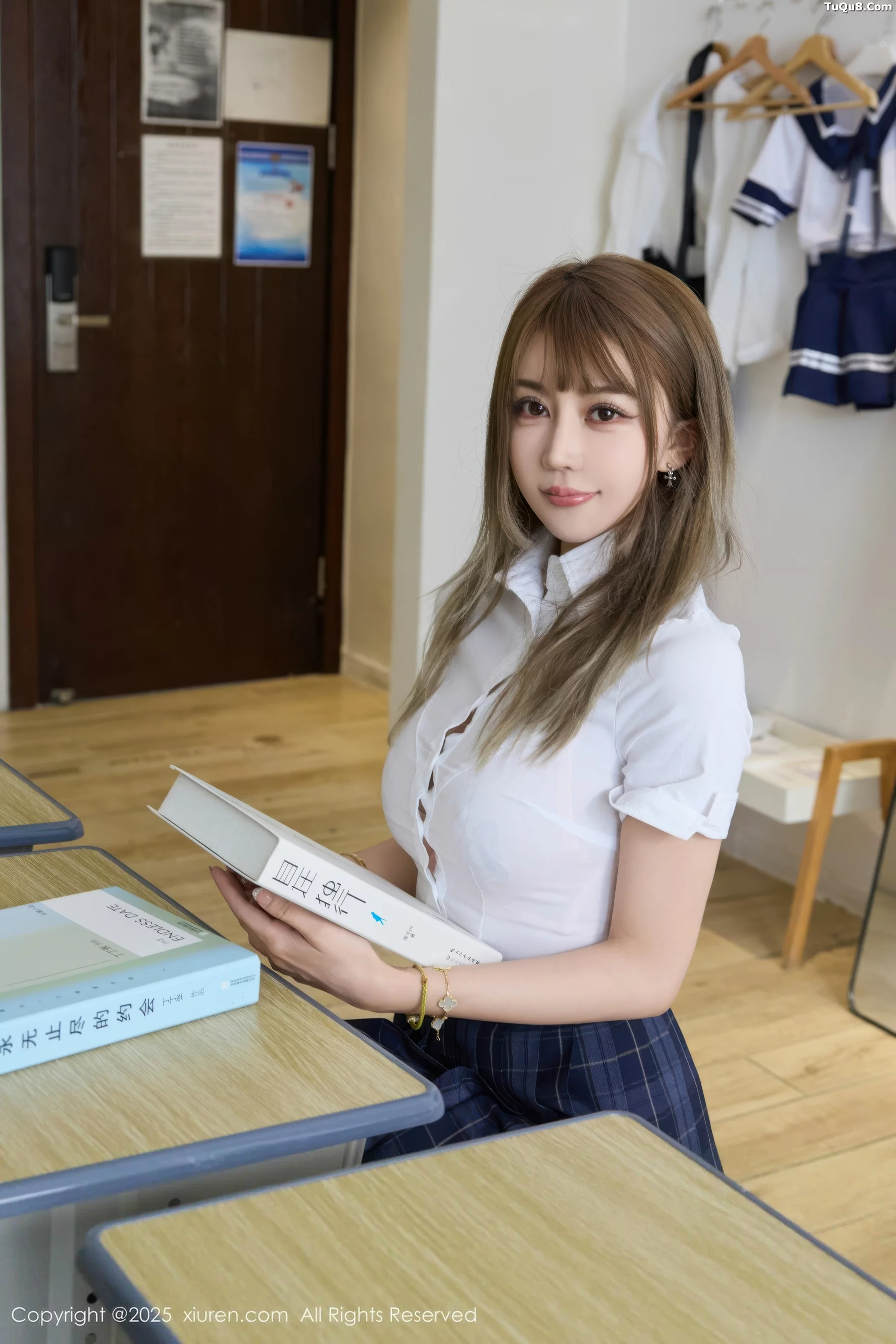 模特Zoe柚柚教室场景性感JK服装配超薄肉丝秀凹凸身材诱惑写真70P-第1章-图片1