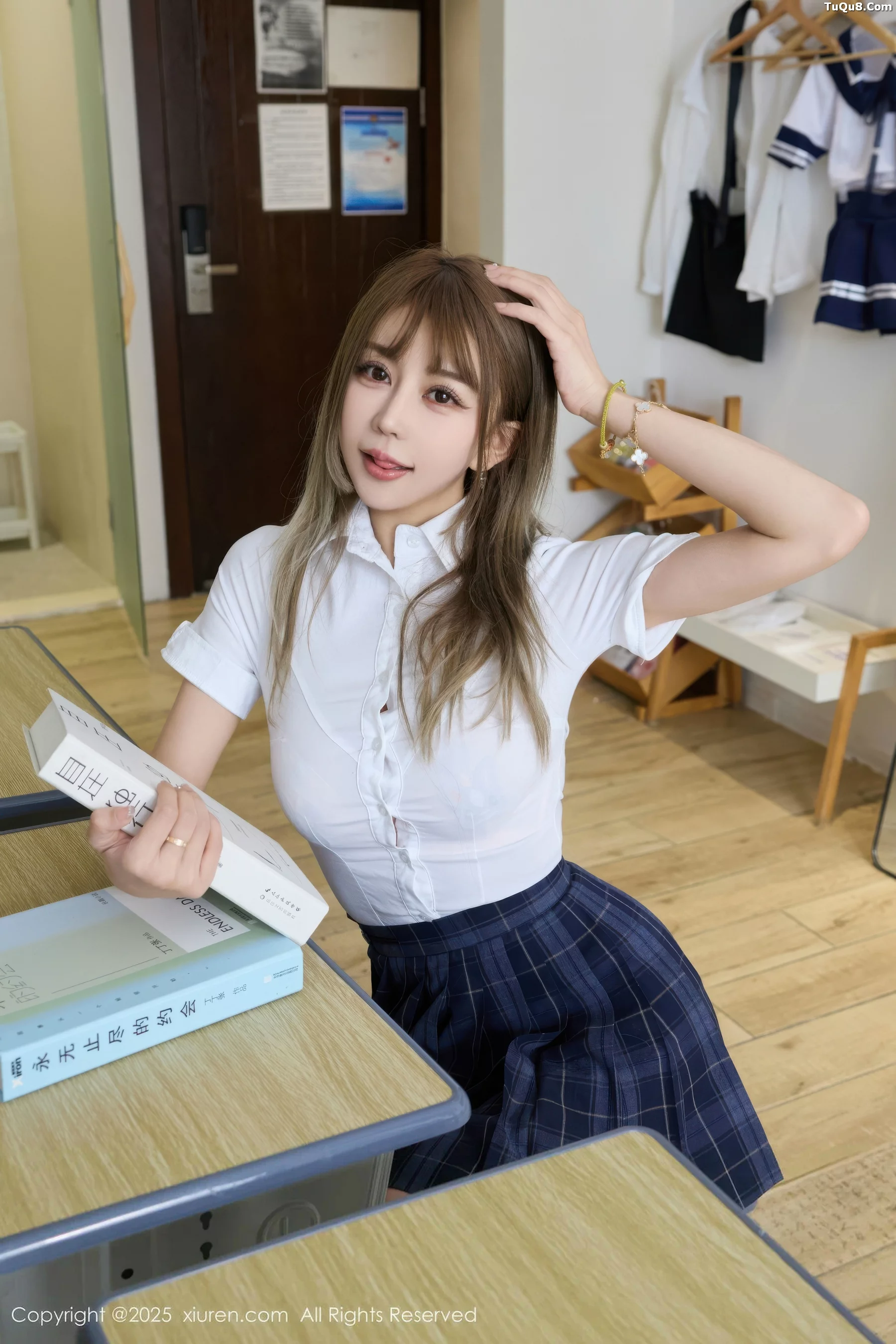 模特Zoe柚柚教室场景性感JK服装配超薄肉丝秀凹凸身材诱惑写真70P-第1章-图片3