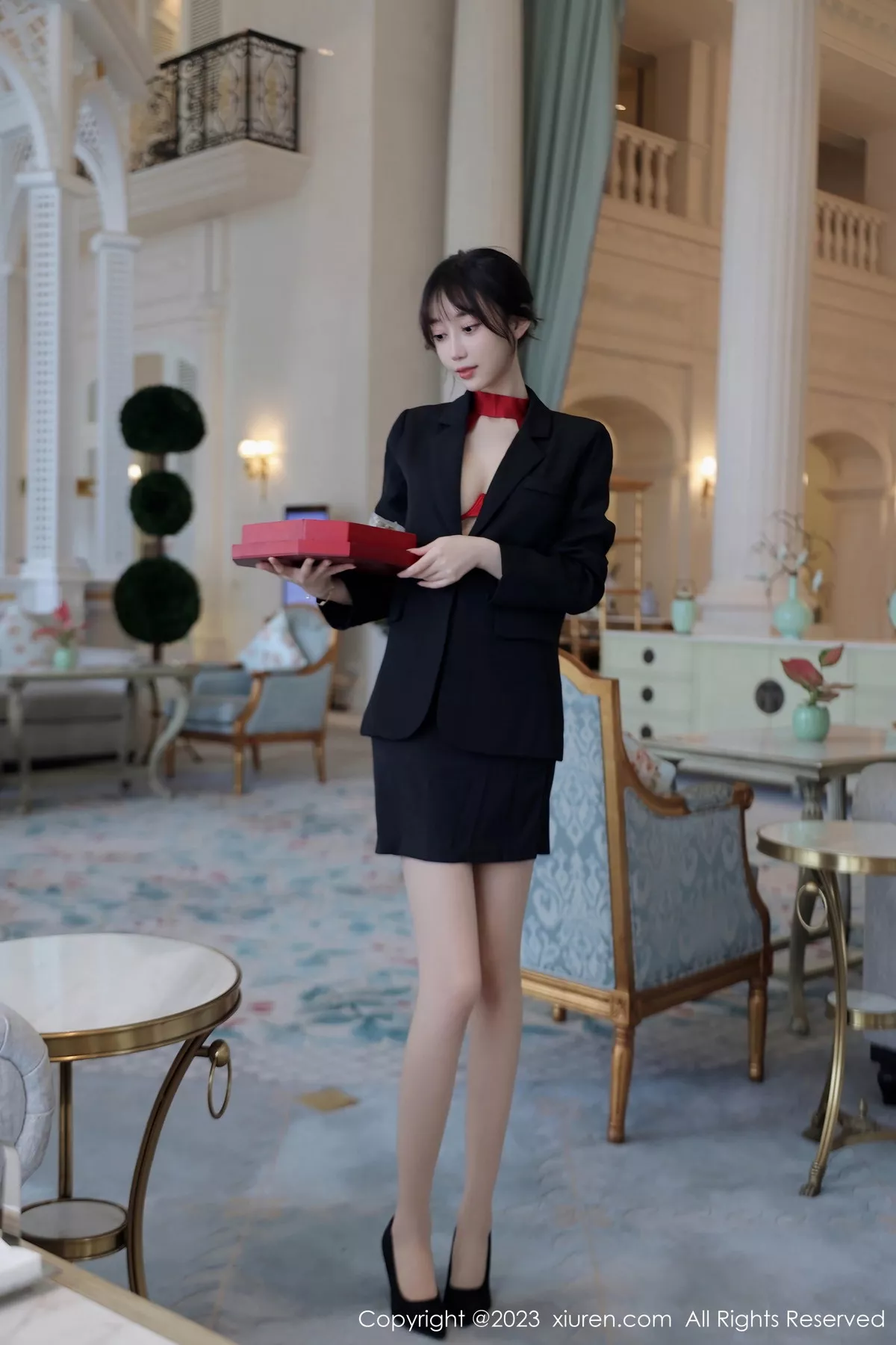 模特玥儿玥er脱深色西服露性感红色情趣服配黑丝吊袜诱惑写真63P-第1章-图片1