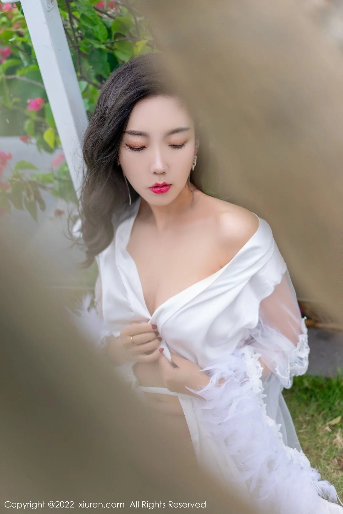 模特艾静香三亚旅拍户外性感白色礼服配开档肉丝撩人诱惑写真47P-第3章-图片2