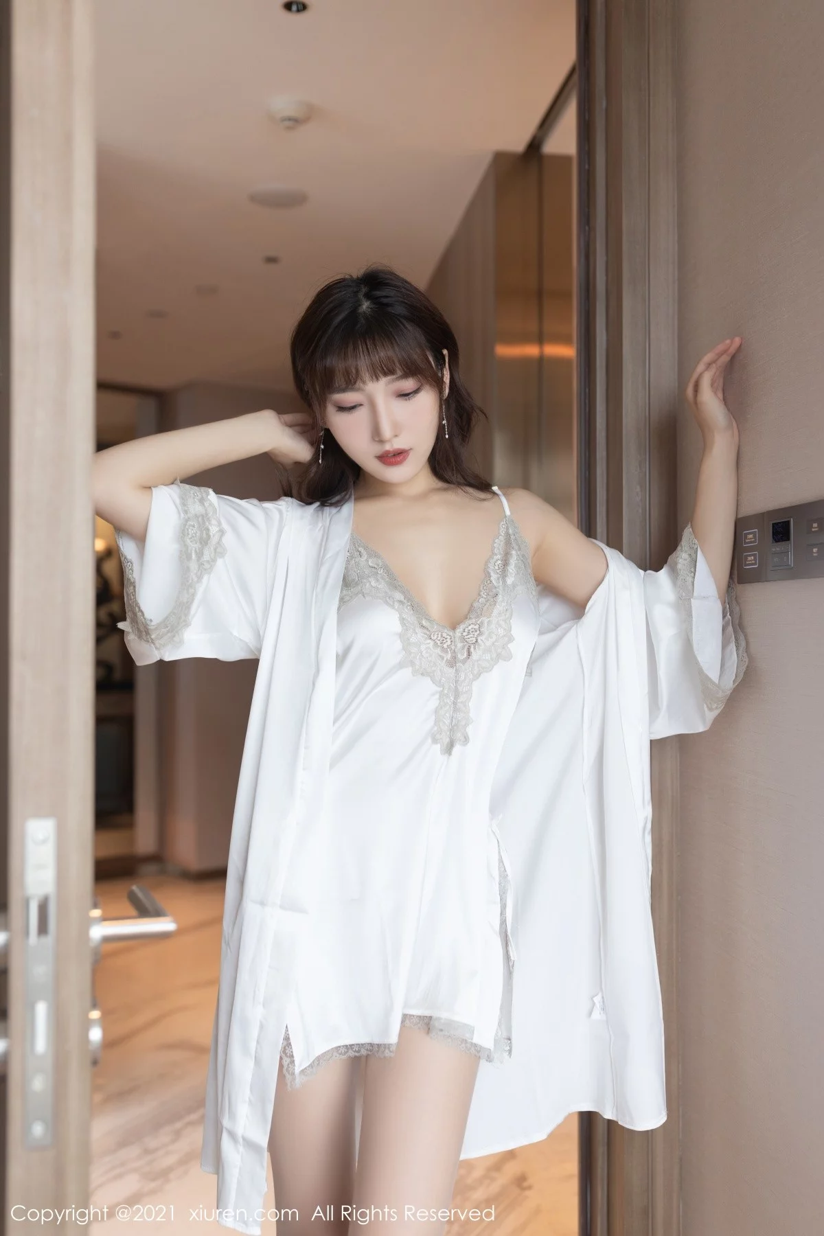 模特陆萱萱居家睡衣主题私房撩裙露超薄无内肉丝裤袜诱惑写真88P-第1章-图片1