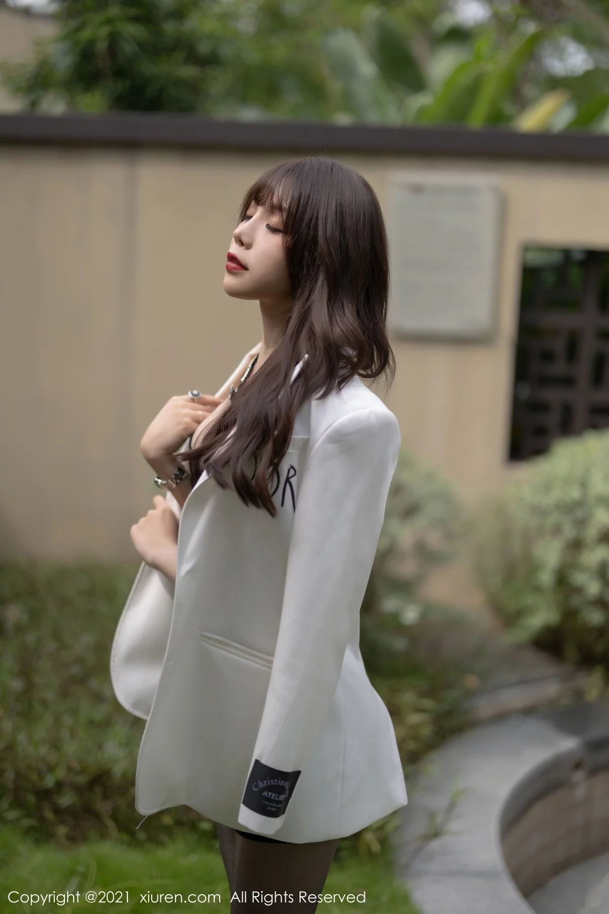 女神芝芝Booty床上半脱露黑色丁字裤秀翘臀美腿完美诱惑写真98P-第1章-图片2