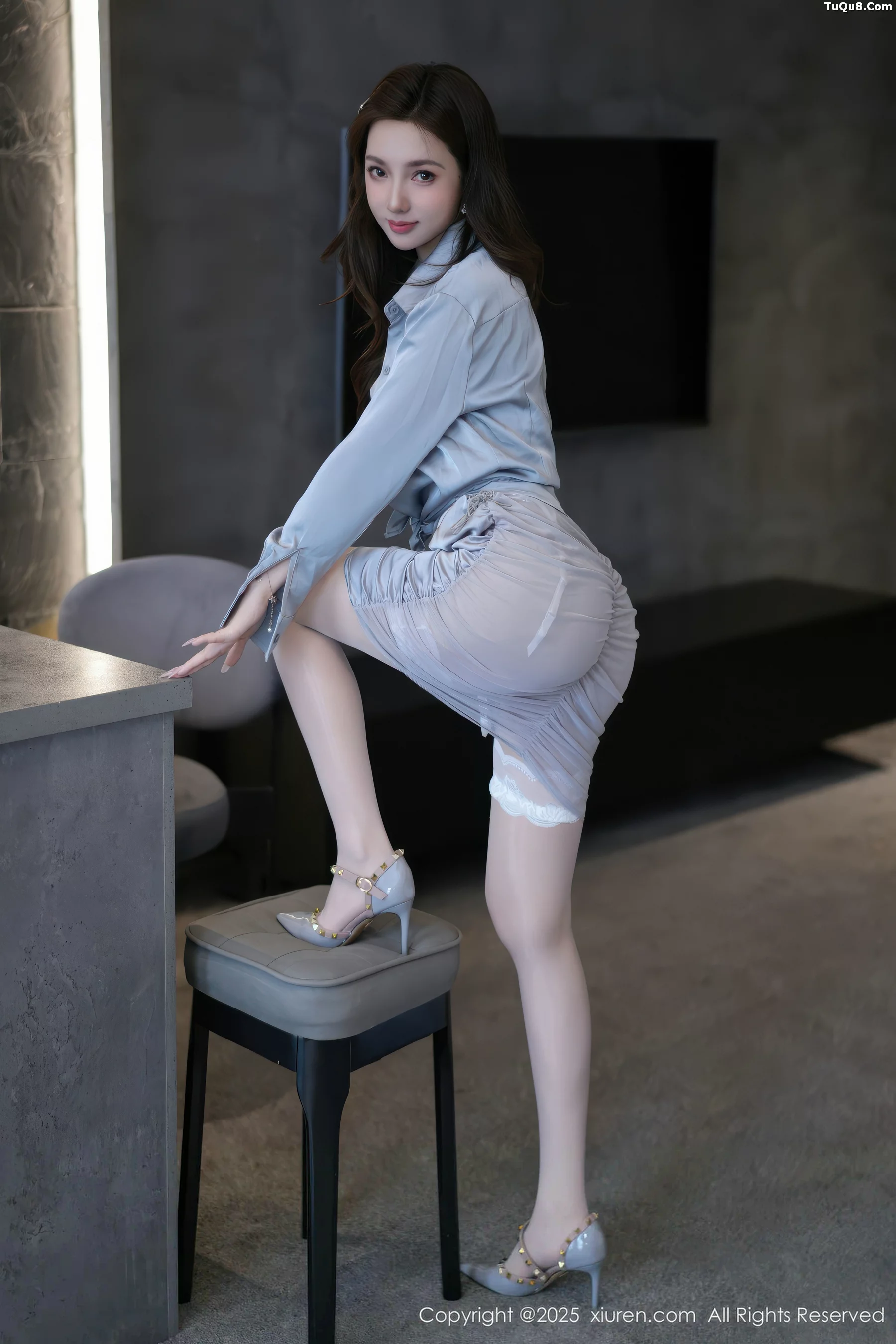 模特Twins-桃桃性感浅色连衣短裙配白丝吊袜秀曼妙身姿诱惑写真70P-第1章-图片4