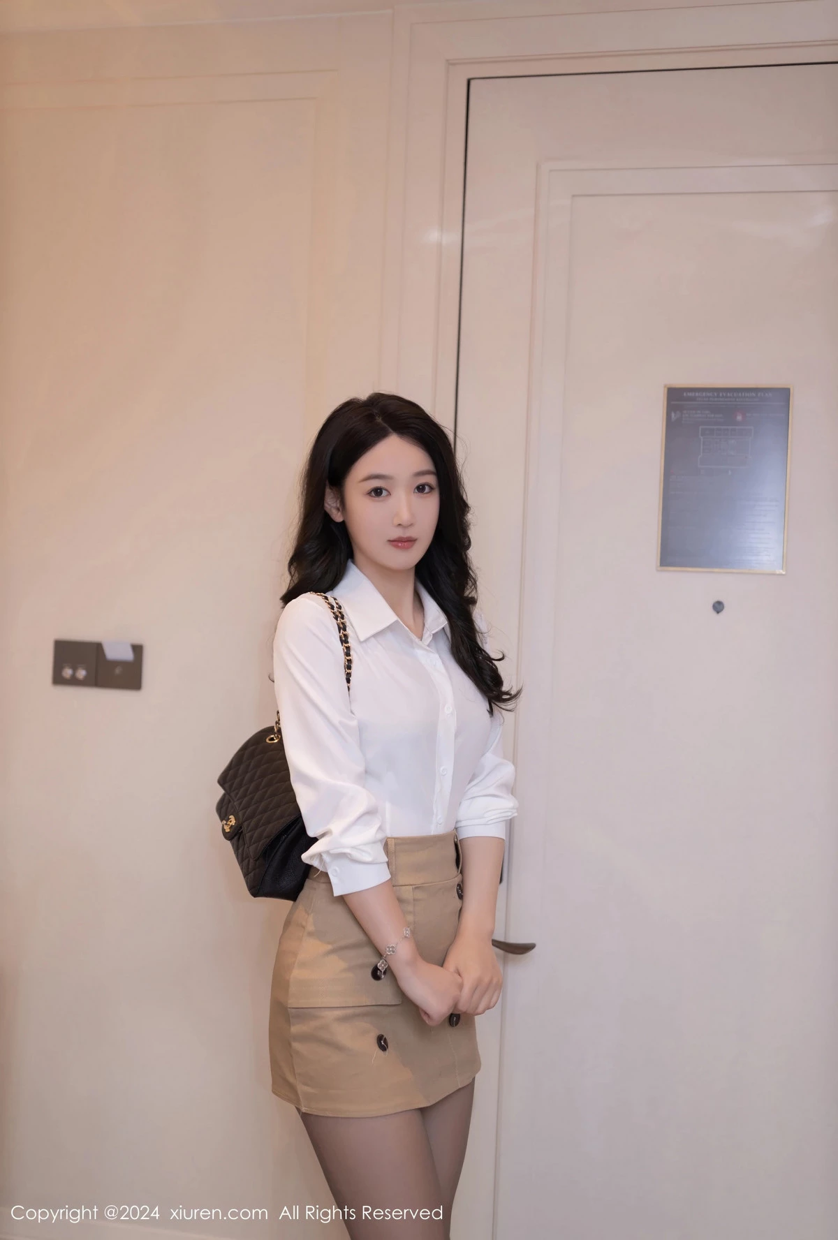 模特唐安琪性感白色OL服饰配超薄黑丝秀曼妙身姿迷人诱惑写真80P-第1章-图片1