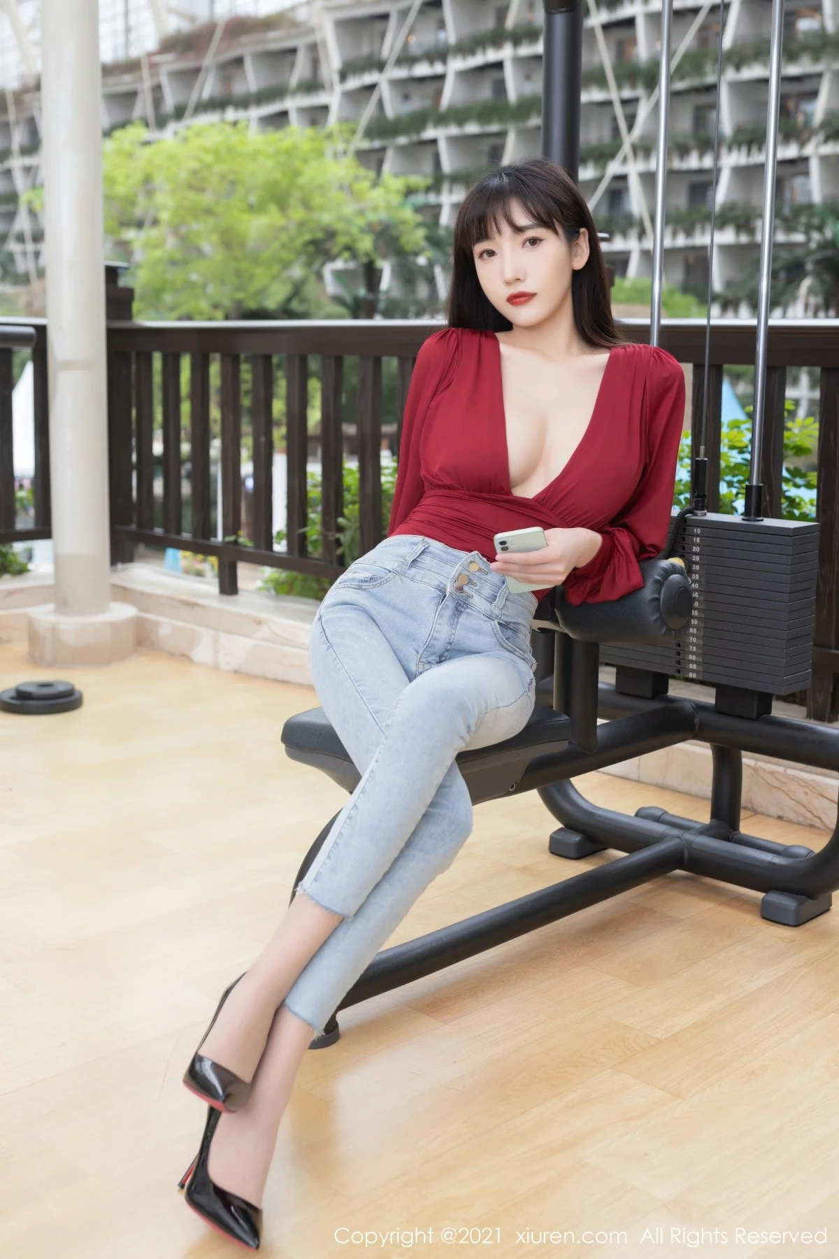 嫩模陆萱萱成都旅拍私房脱牛仔裤露猩红连体衣完美诱惑写真73P-第1章-图片1