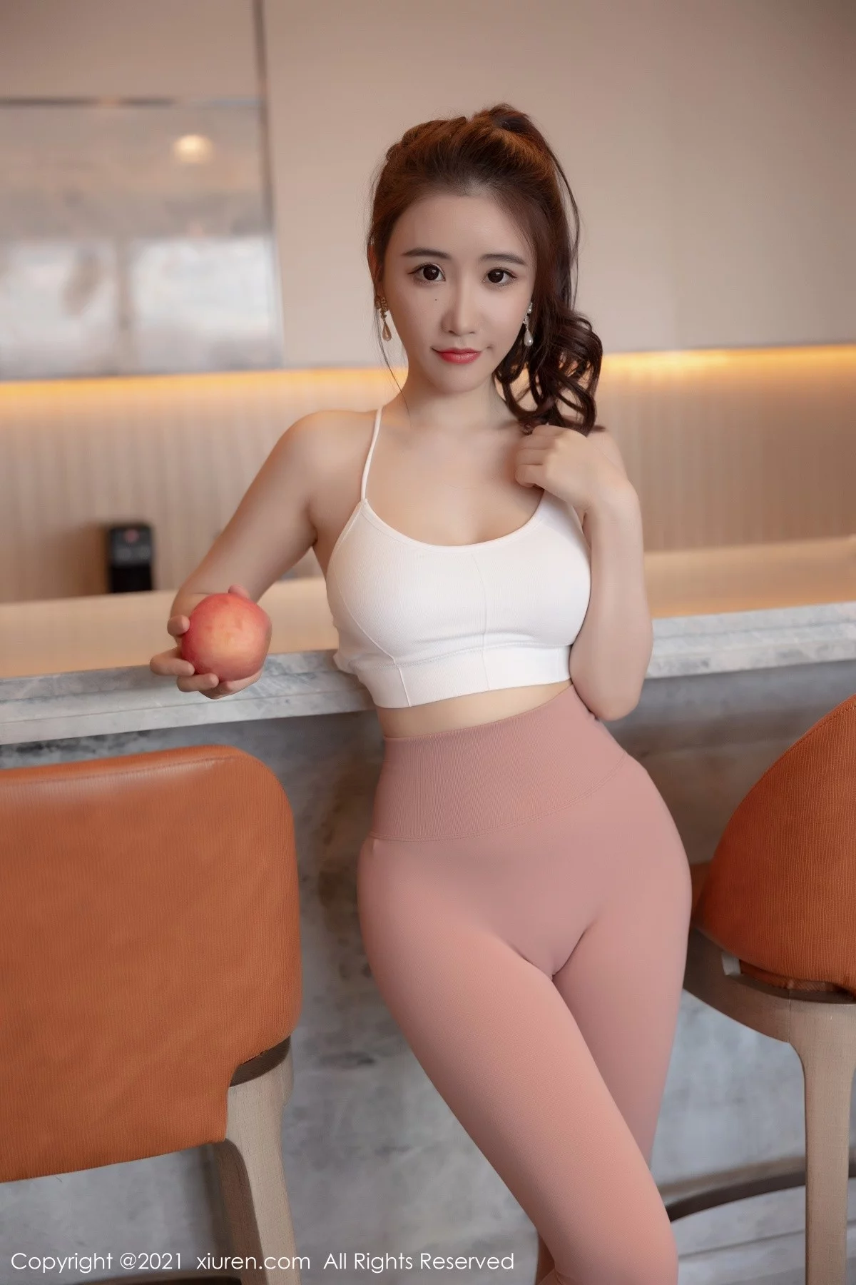 女神Cherry绯月樱江浙沪旅拍白色吊带配紧身服饰丰满诱惑写真61P-第1章-图片3