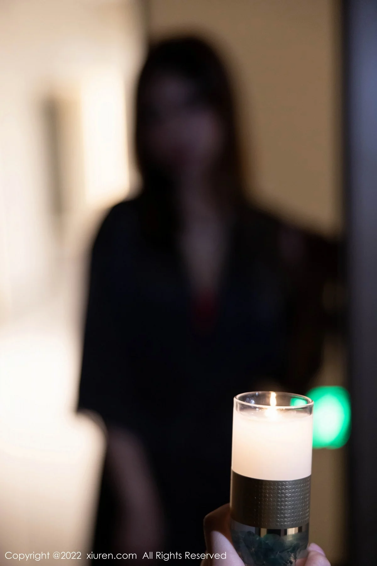 女神绮里嘉ula心愿旅拍性感红色睡裙配超薄黑丝妩媚诱惑写真51P-第1章-图片3