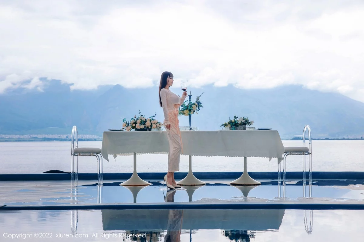 女神朱可儿Flora大理旅拍浅色镂空连衣裙配超薄肉丝撩人诱惑写真90P-第1章-图片1