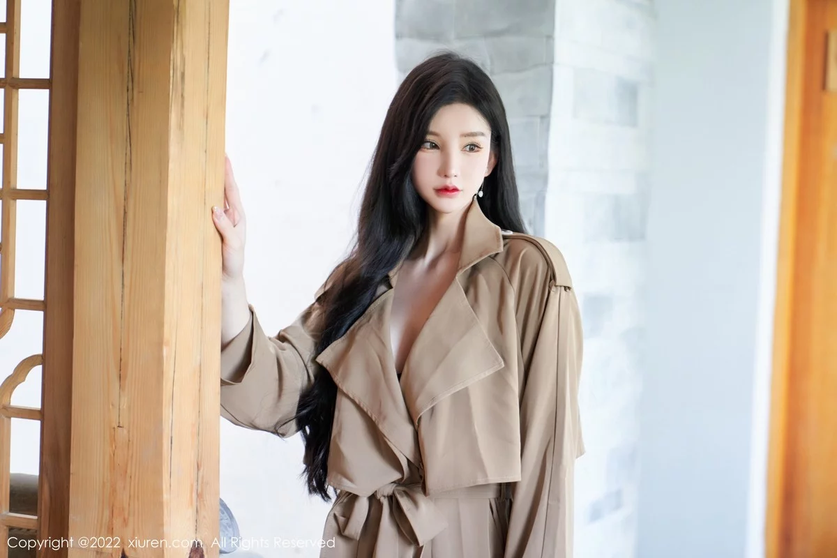 女神周于希Sally脱杏色风衣露黑色蕾丝内衣配蕾丝吊袜诱惑写真75P-第1章-图片3